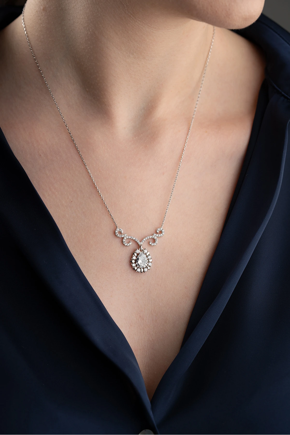 Zümrüt Model Kolye