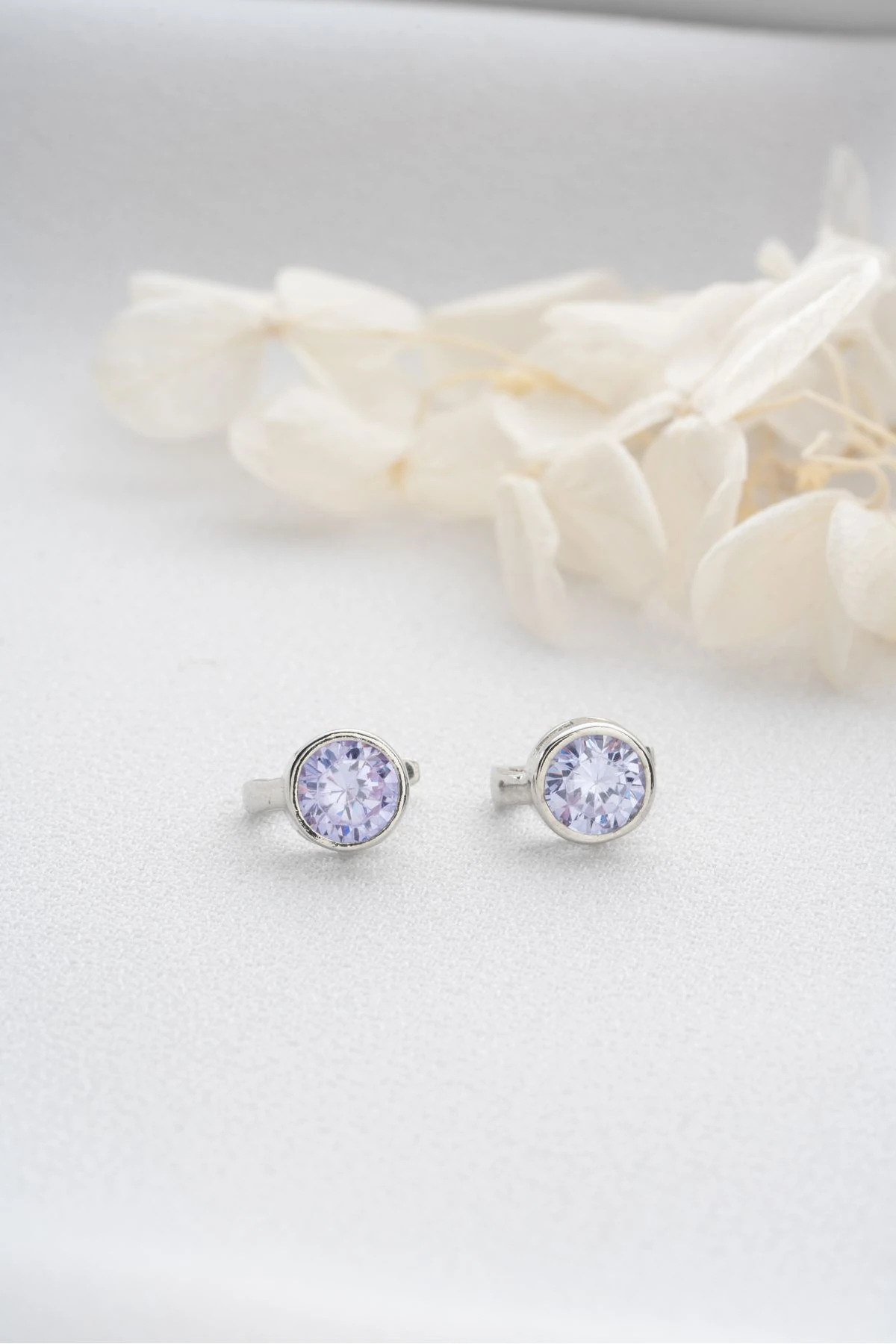 Gümüş Yuvarlak Lila Minik Küpe