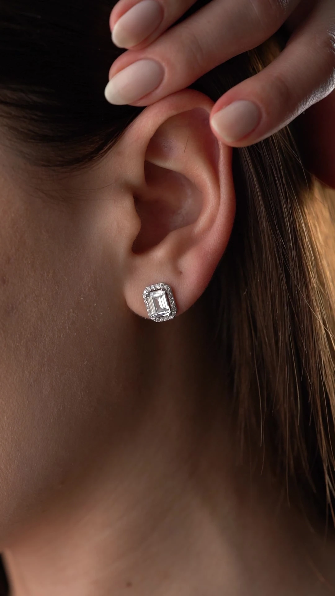 Gümüş Baget Taşlı Çivili Küpe