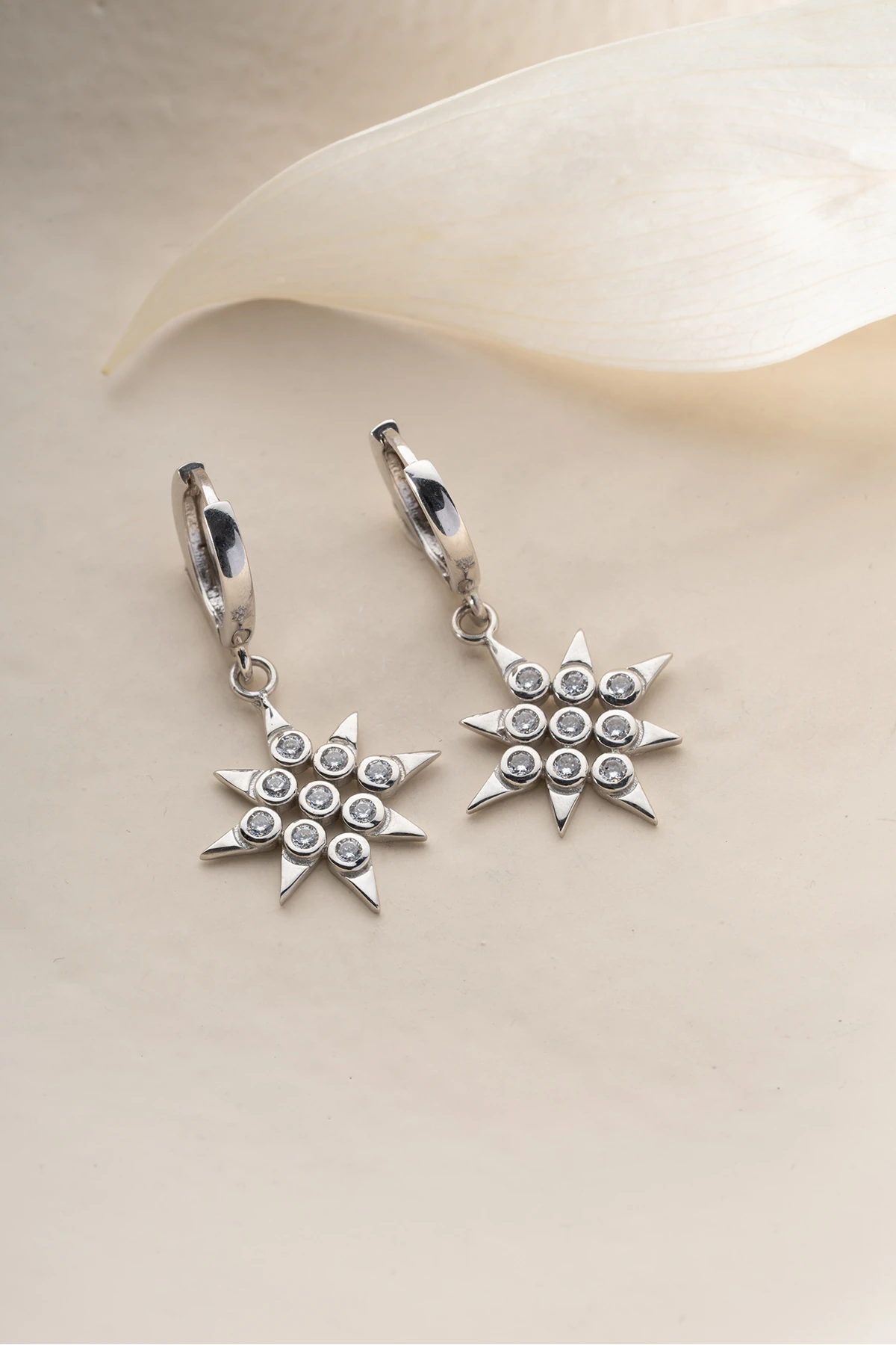 Gümüş Taşlı Yıldız Küpe