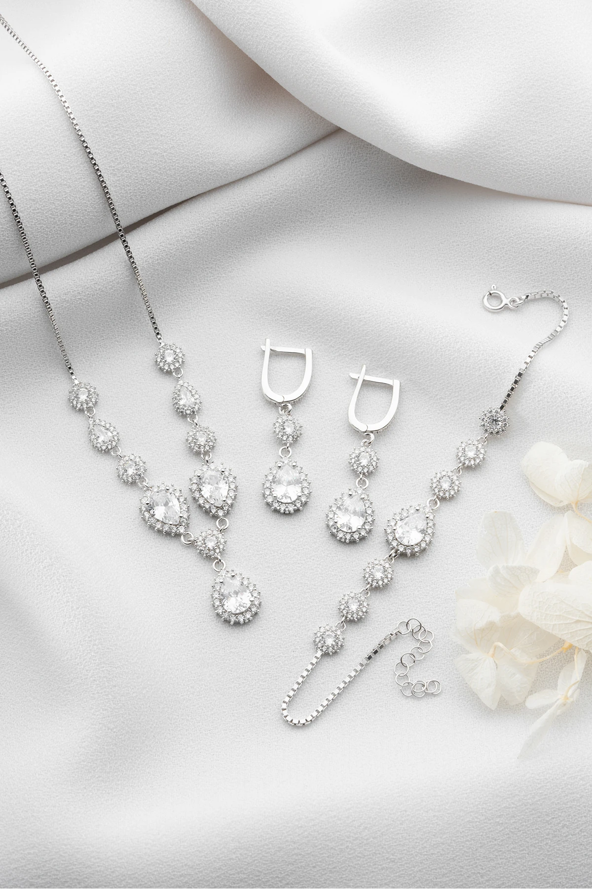 Gümüş Elmas Montür Takı Seti