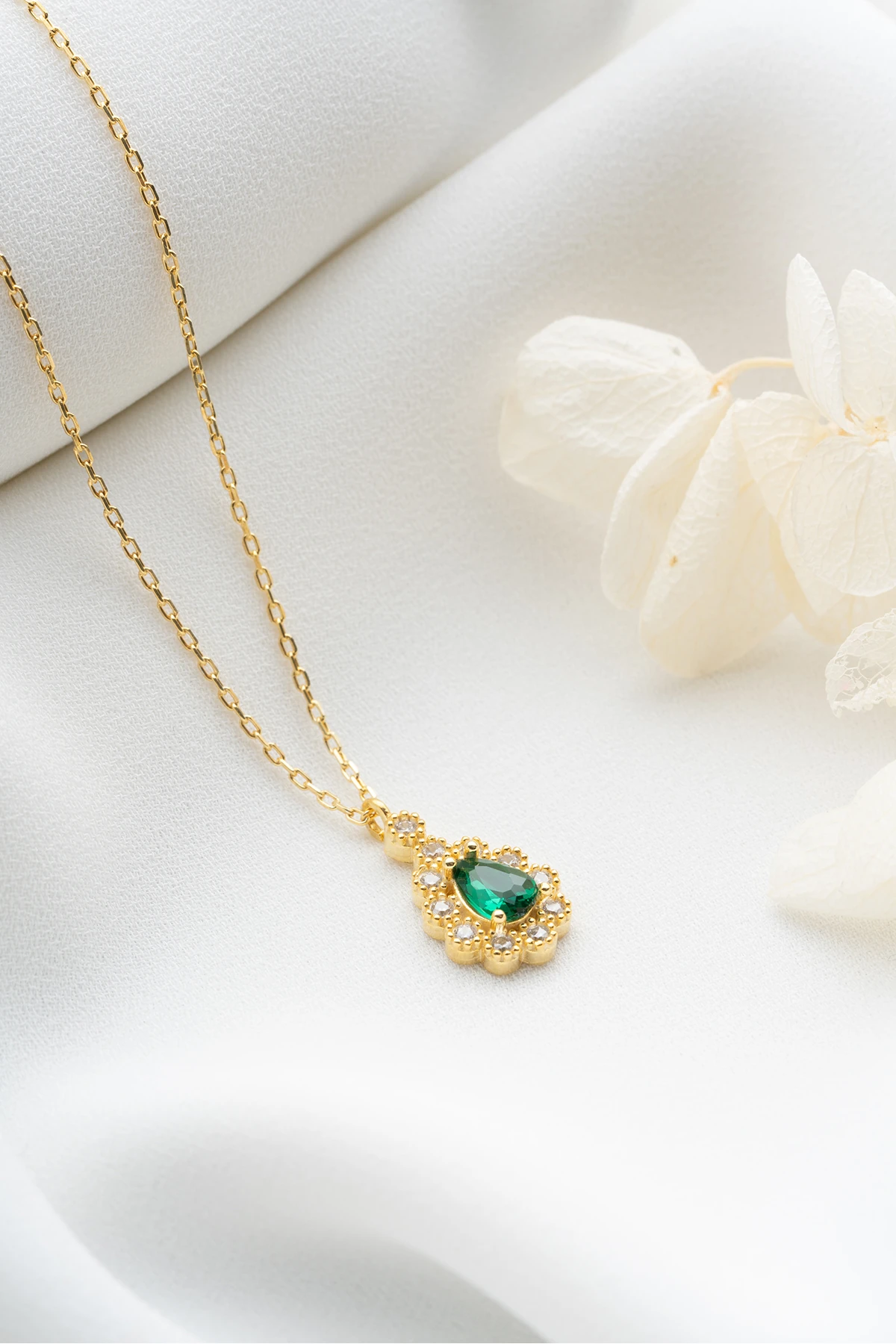 Gümüş Zümrüt Taşlı Damla Kolye