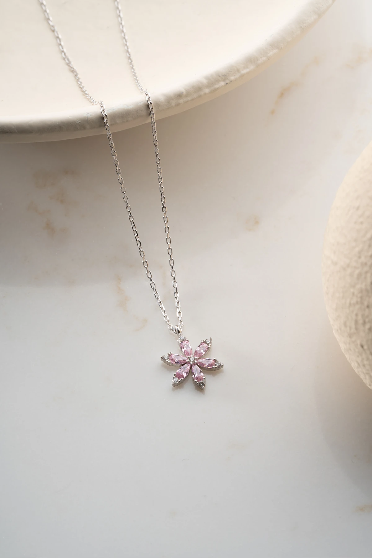 Gümüş Pembe Taşlı Lotus Kolye