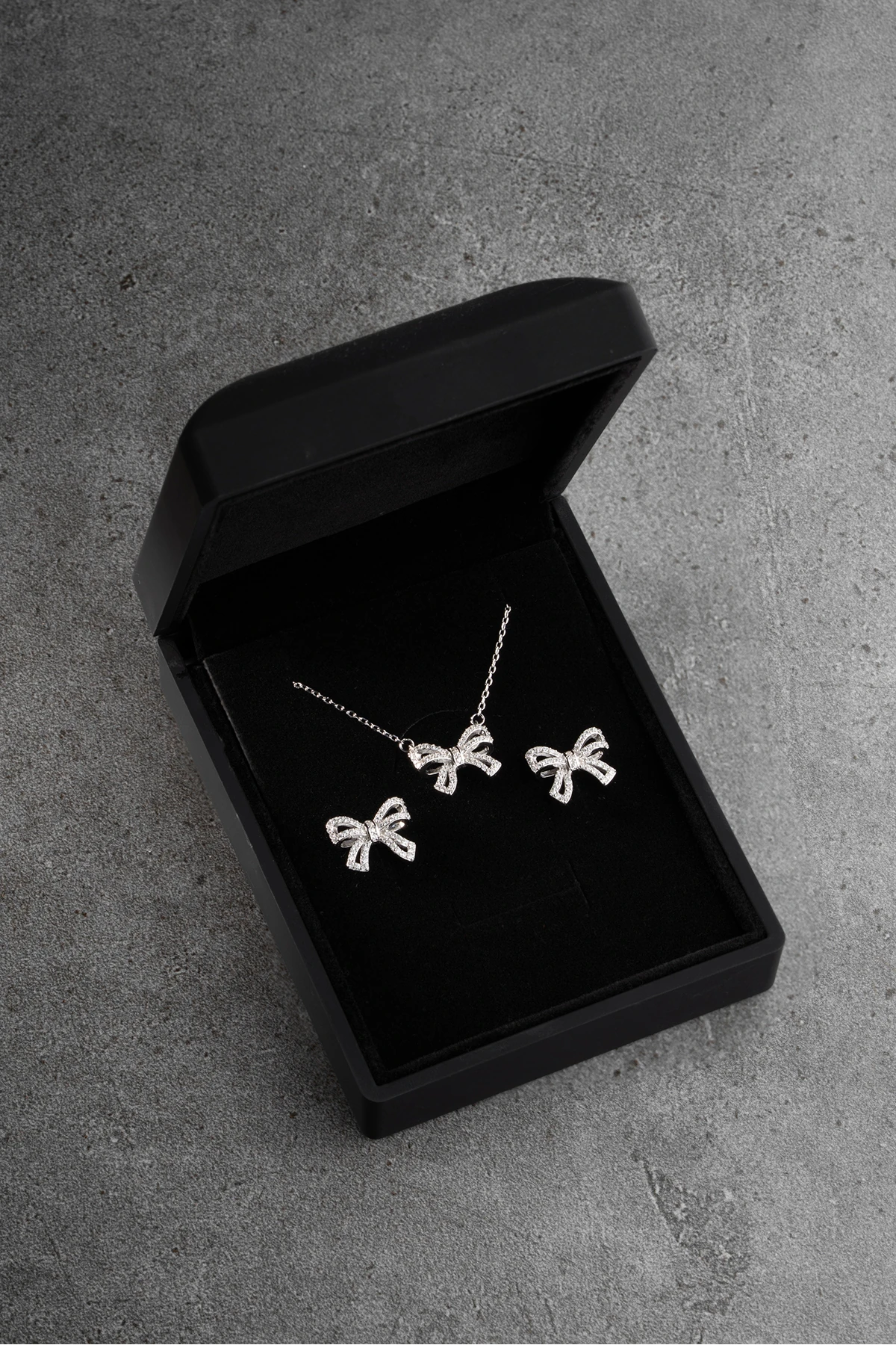 Gümüş Işıklı Kutuda Fiyonk Set Takım