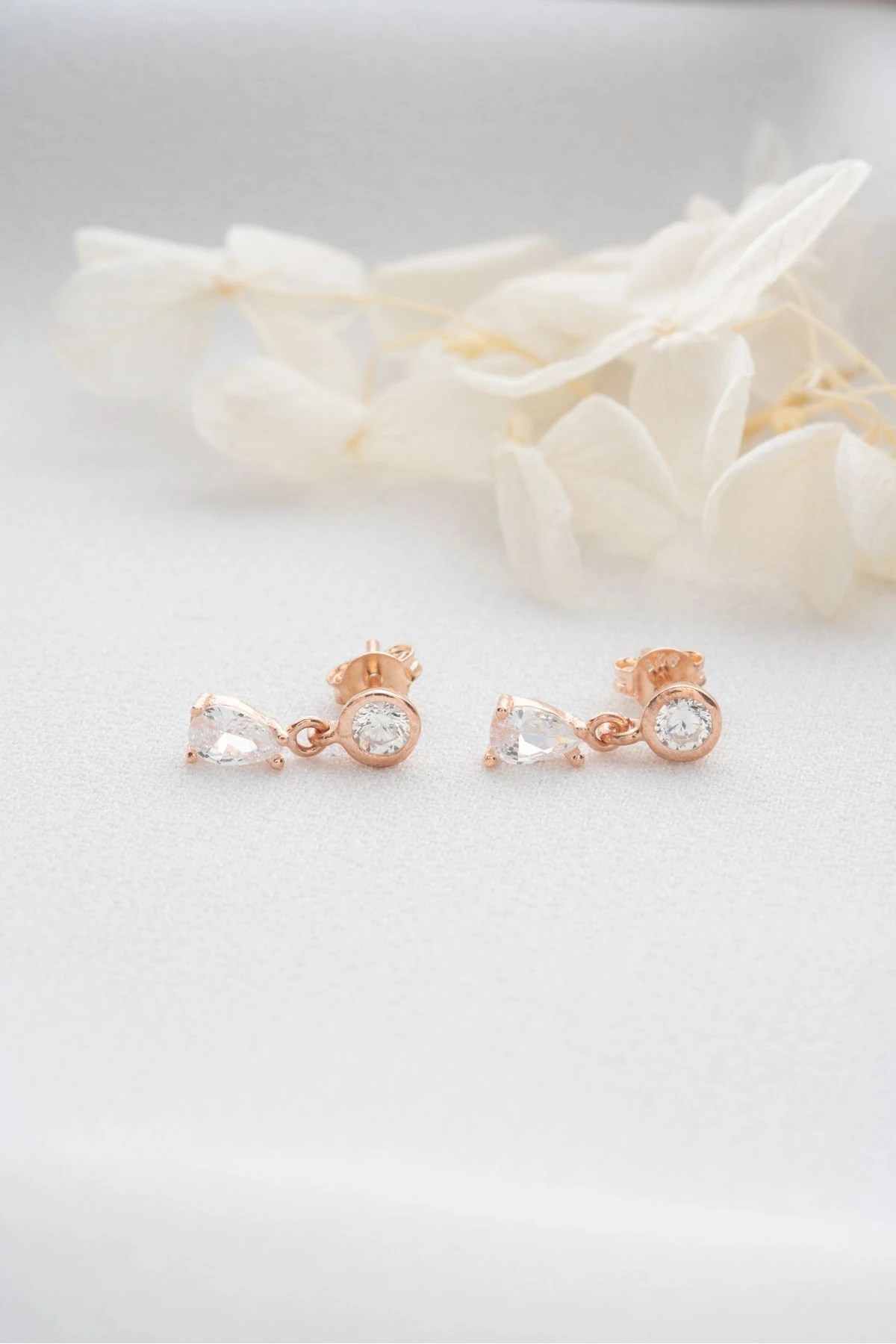 Gümüş Tektaşlı Damla Küpe