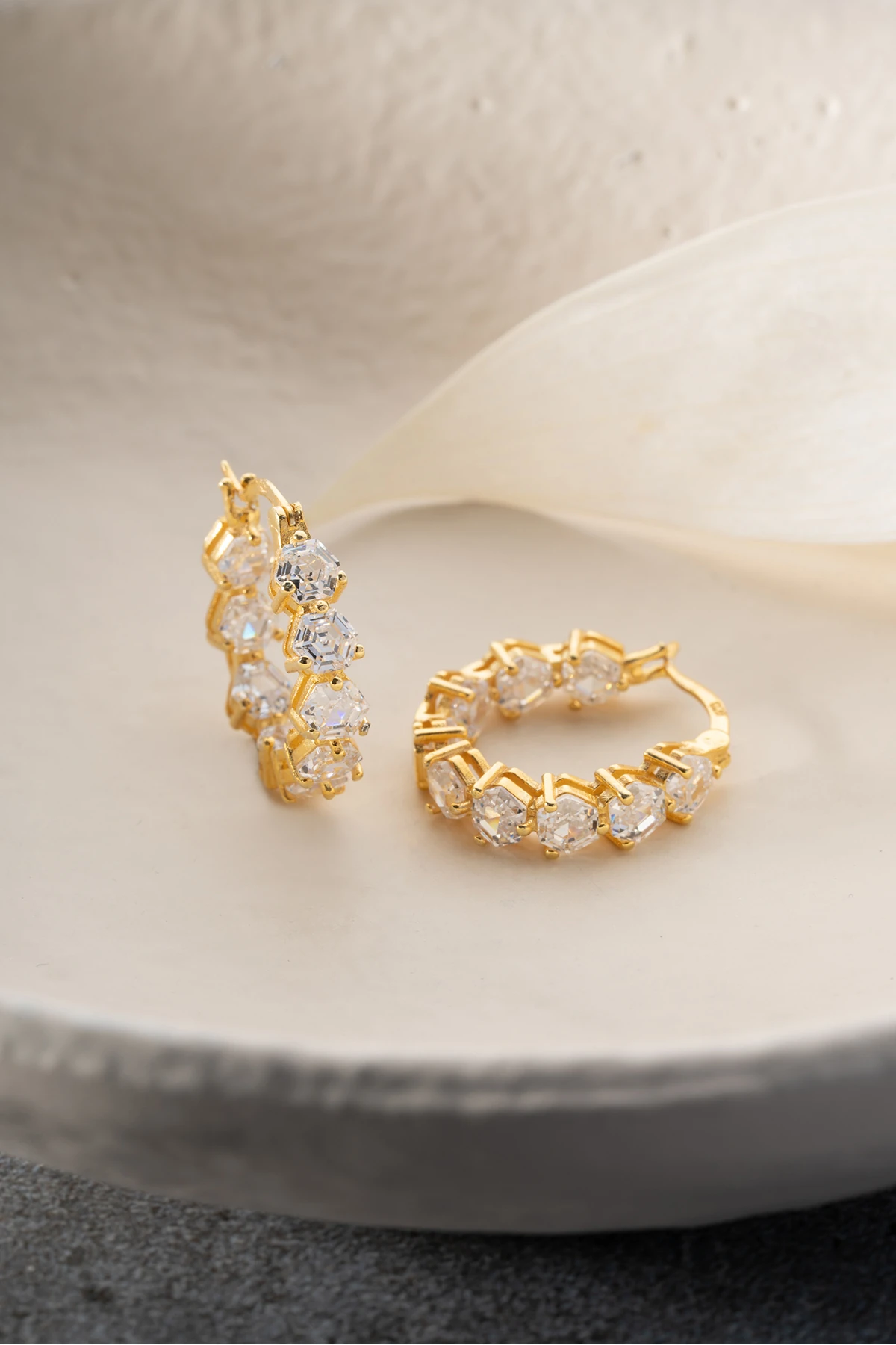 Gümüş Taşlı Halka Kalp Taşlı Küpe