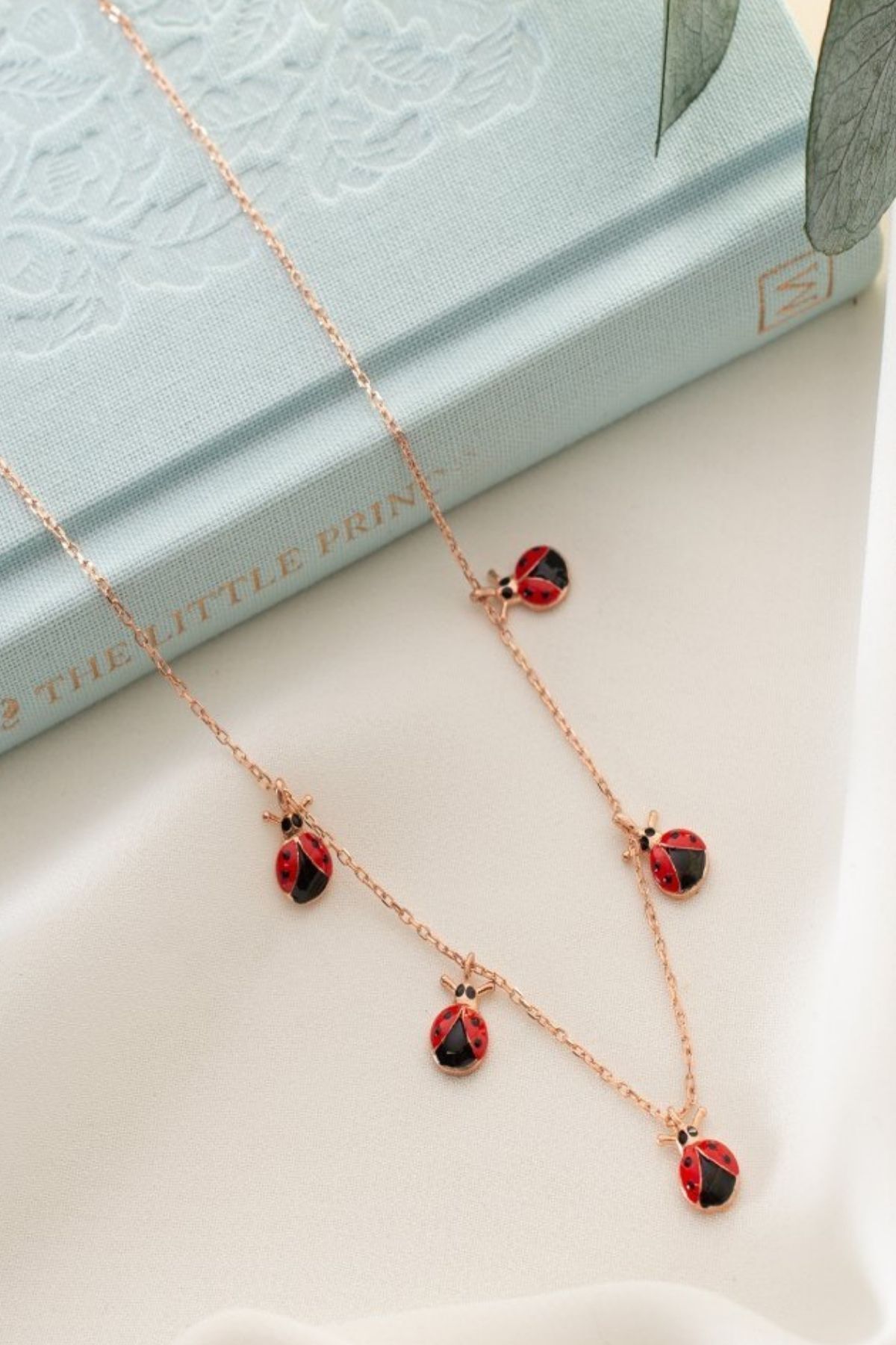 Rose Uğur Böcekli Şans Gümüş Kolye