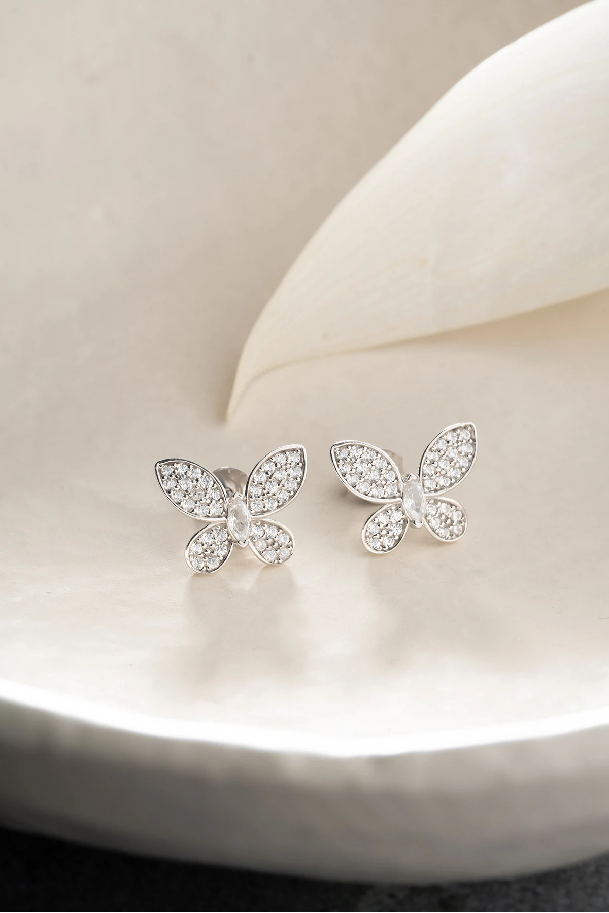 Gümüş Kelebek Küpesi