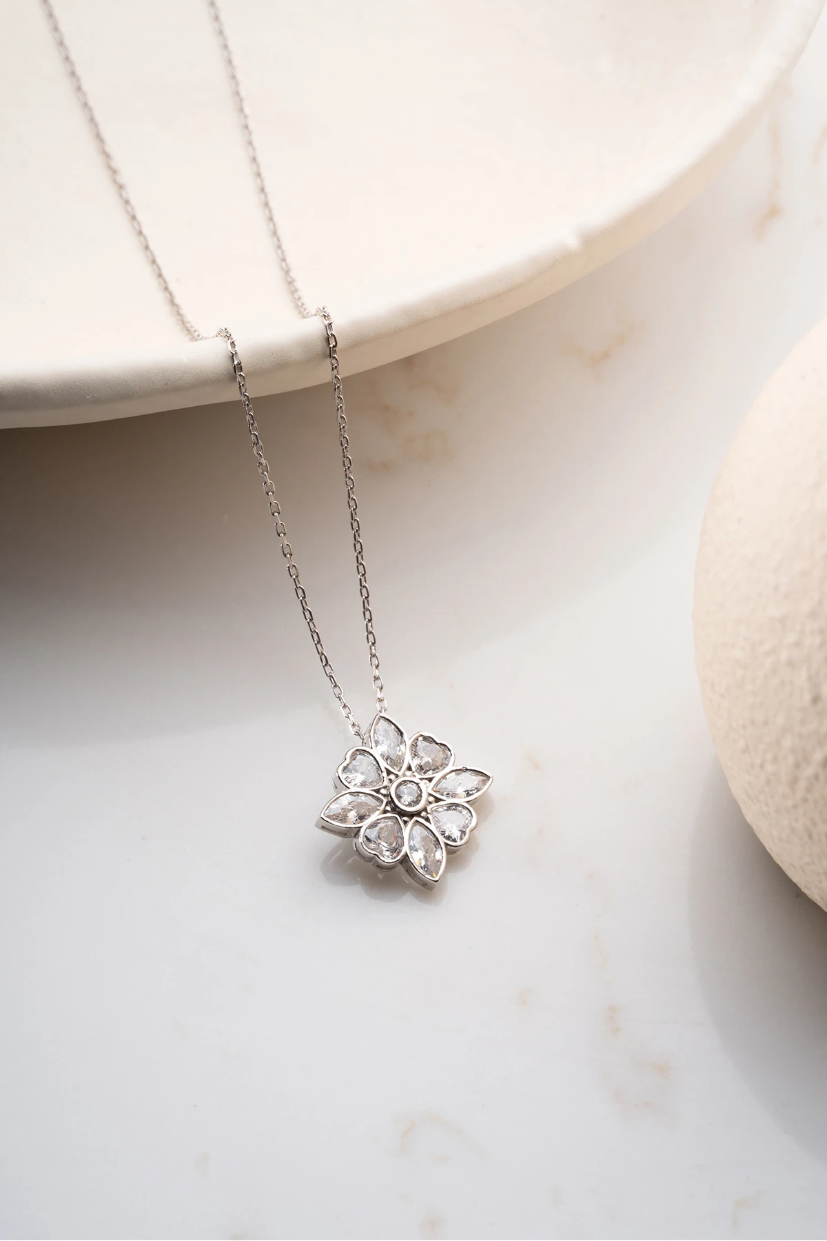 Gümüş Manolya Çiçeği Kolye