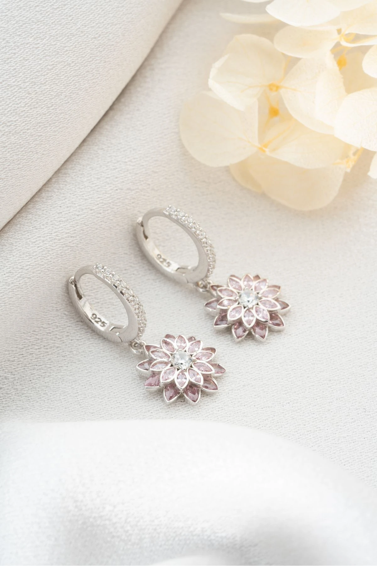 Gümüş Pembe Lotus Çiçeği Küpe