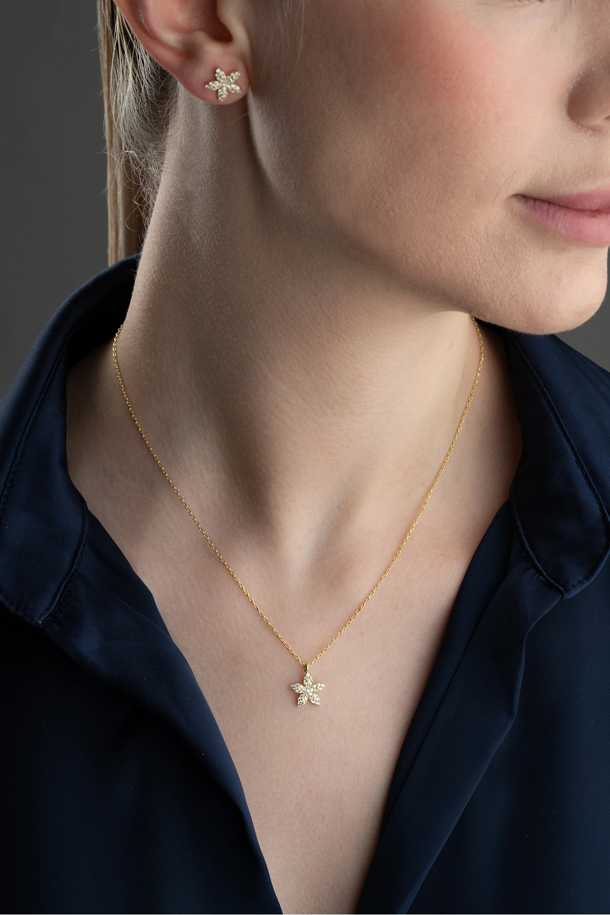 Gümüş Işıklı Kutuda Çiçek Model Takı Seti