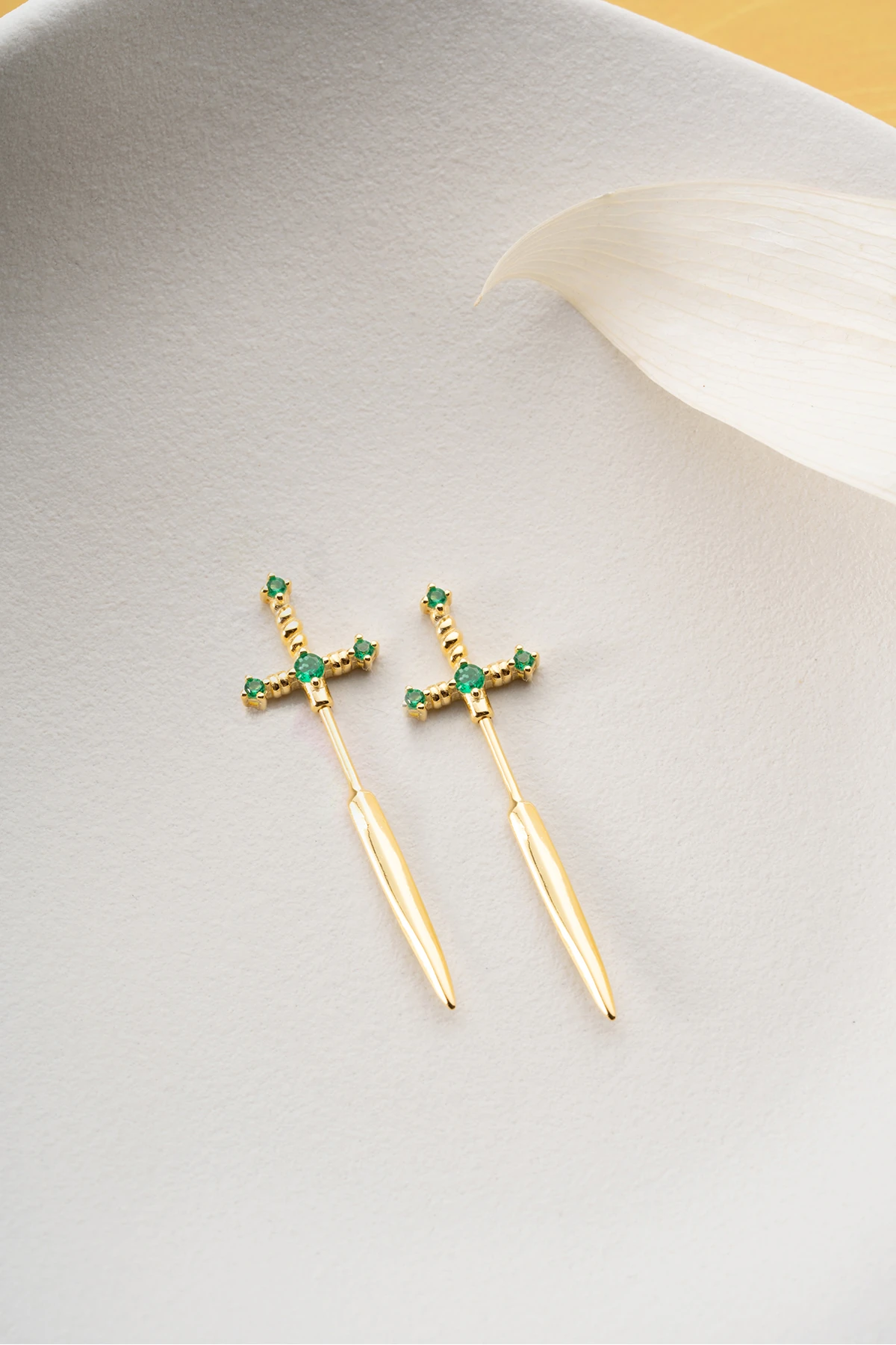 Gümüş Yeşil Taşlı Kılıç Küpe