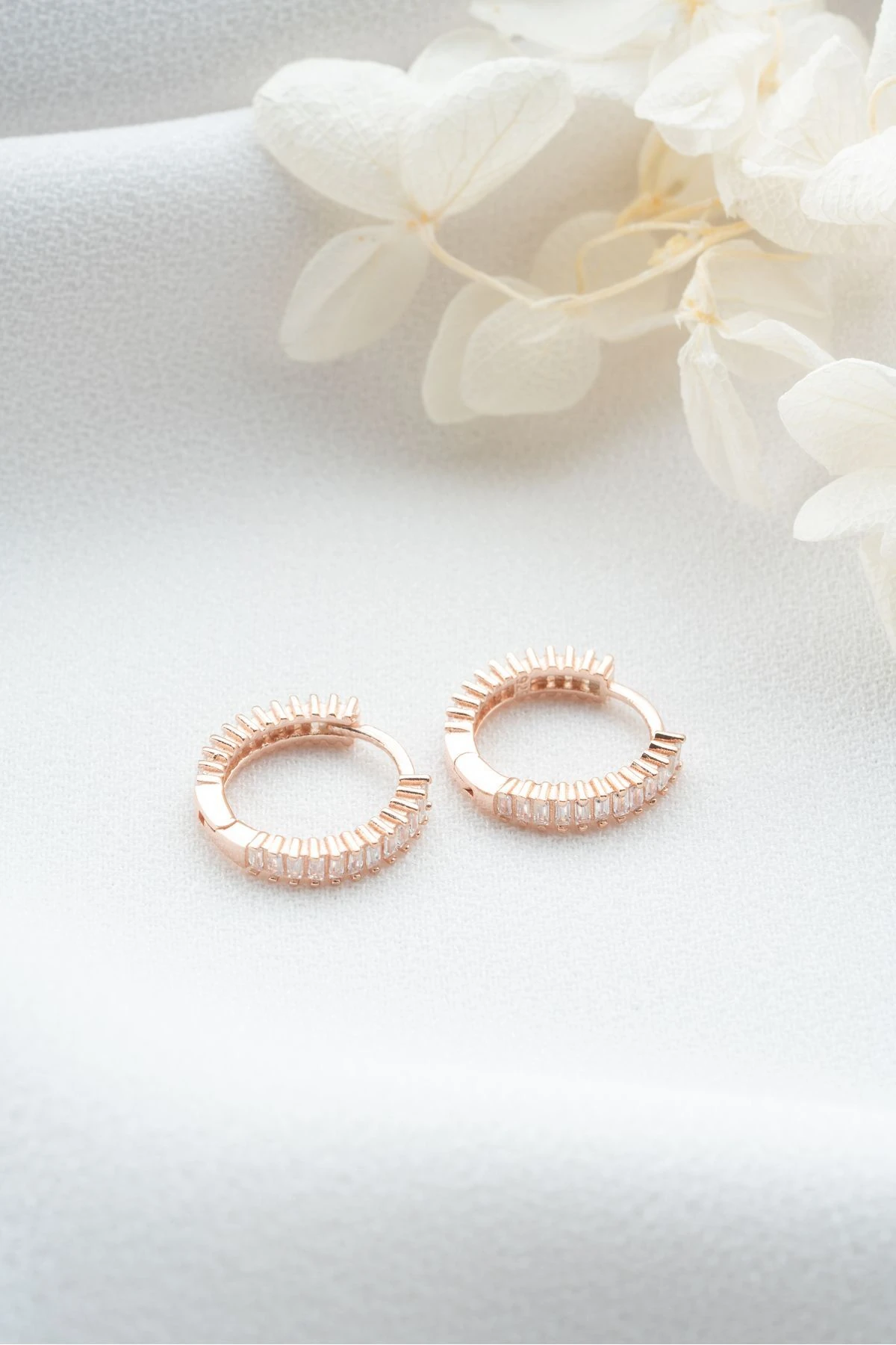 Gümüş Baget Taşlı Halka Küpe