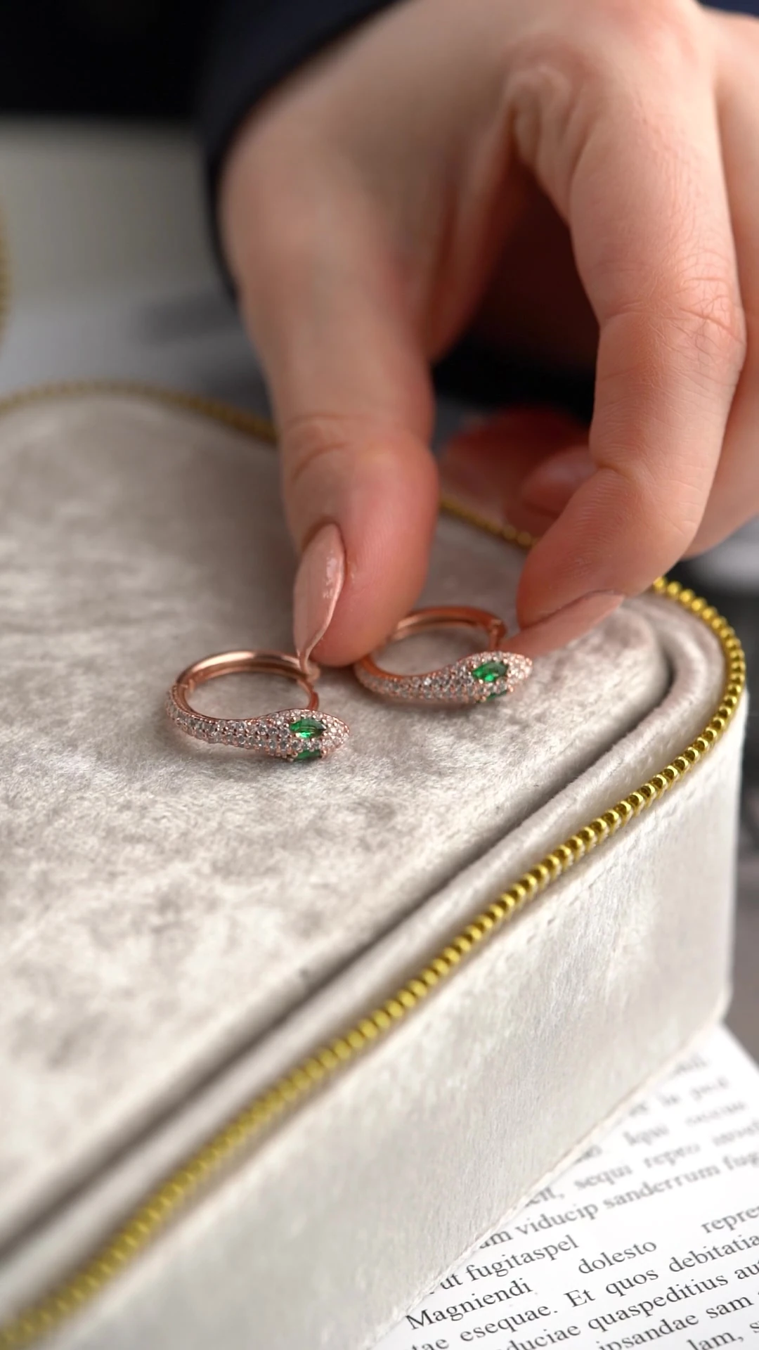 Gümüş Yılan Küpe