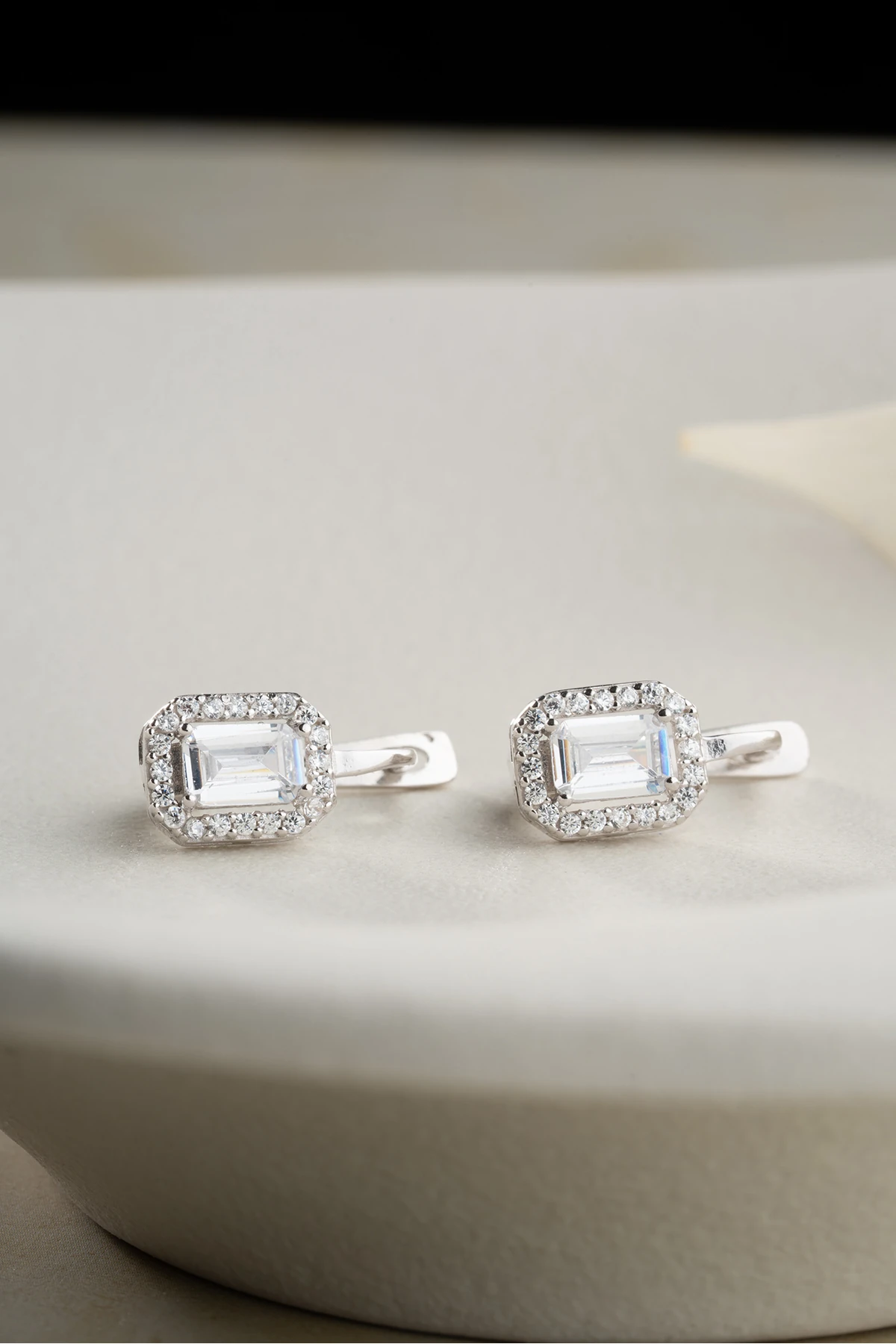 Gümüş Baget Taşlı Küpe