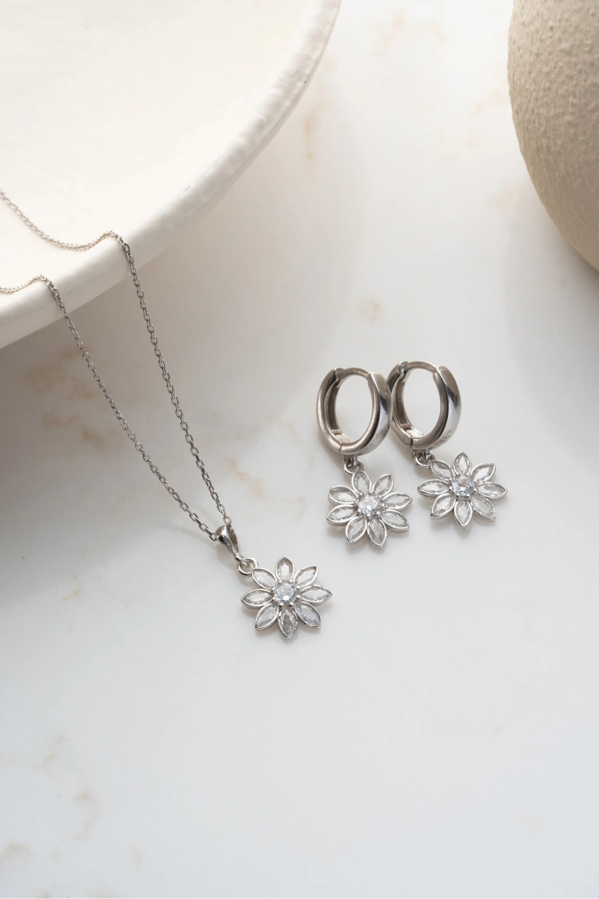 Gümüş Beyaz Taşlı Lotus Takı (Kolye-Küpe) Seti