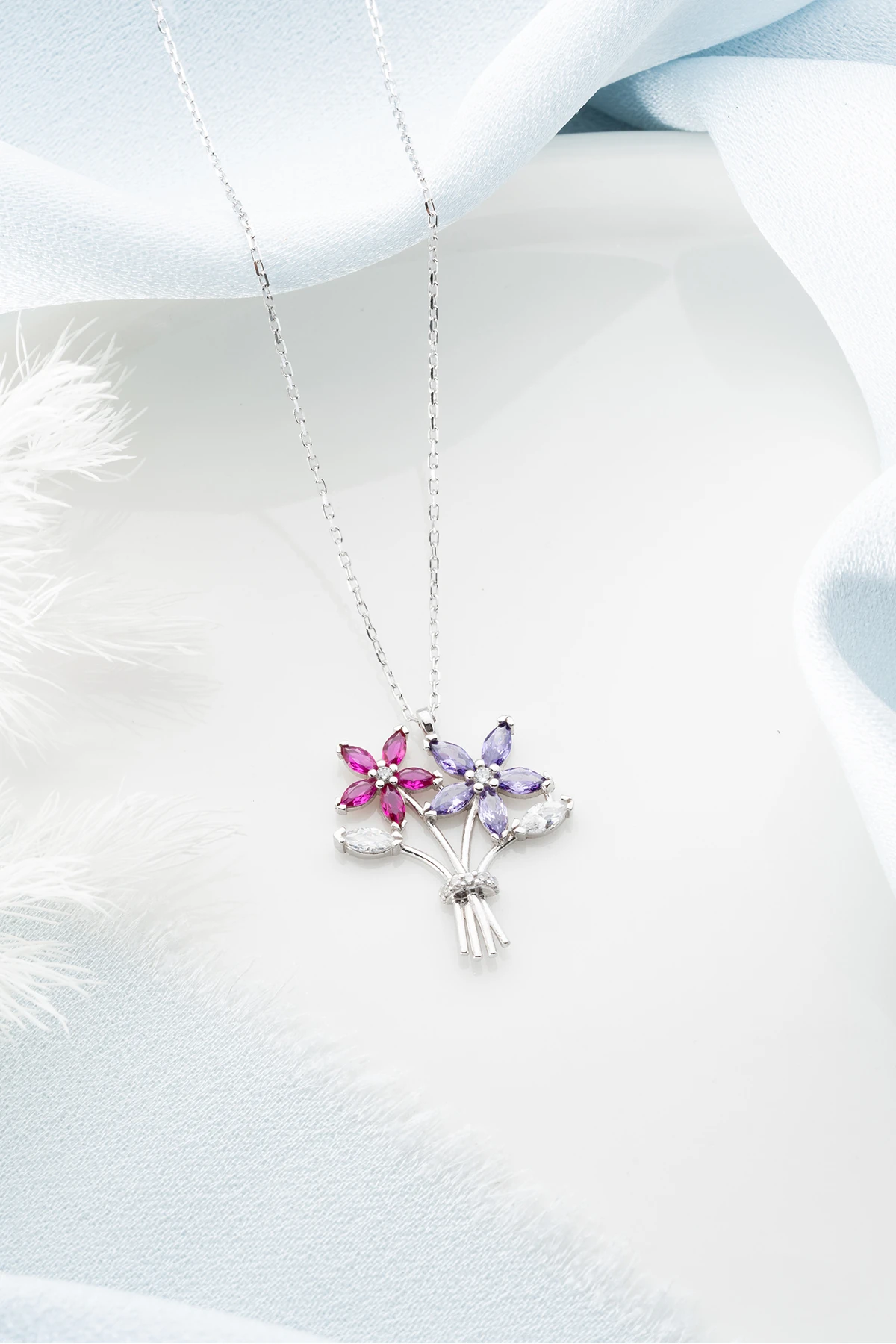 Gümüş Çiçek Buketi Kolye