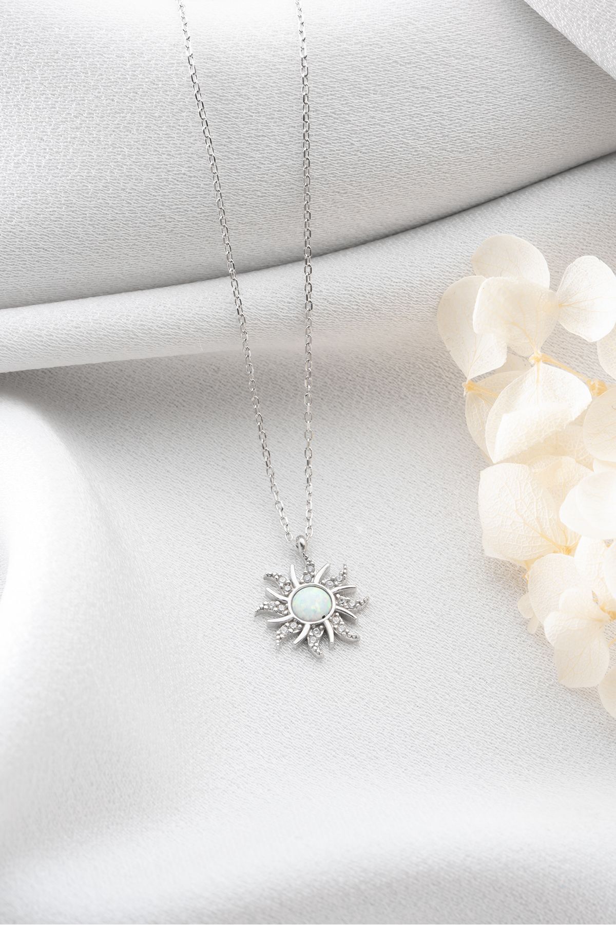 Opal Taşlı Güneş Gümüş Kolye