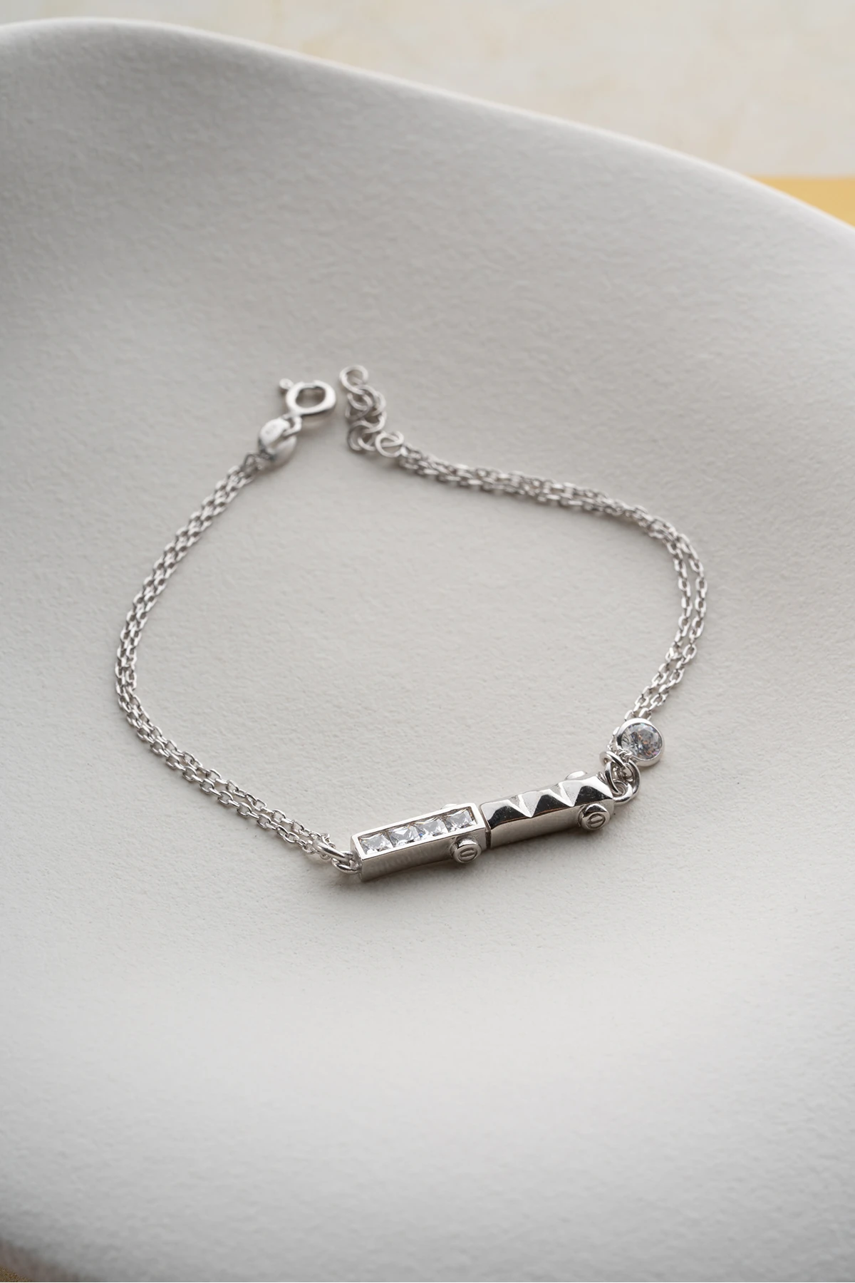 Gümüş Beyaz Baget Taşlı Bileklik