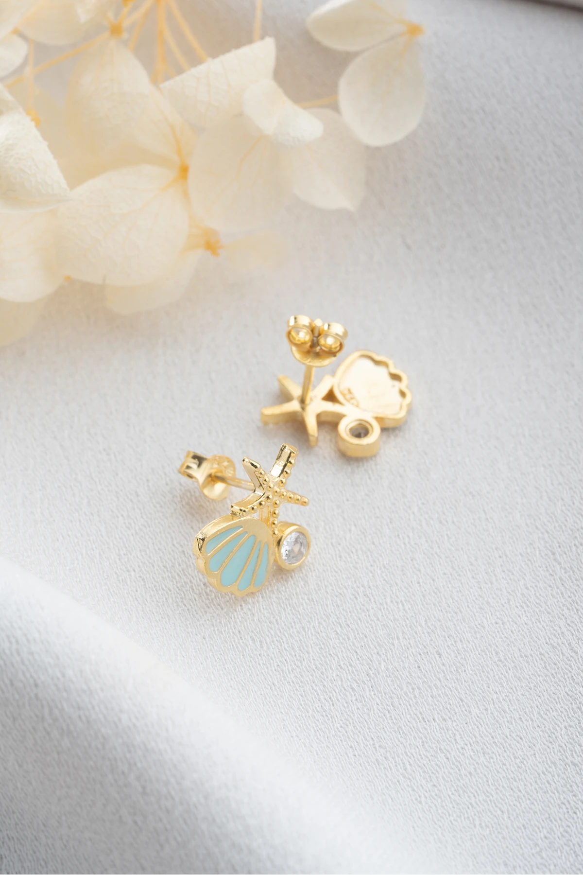 Gümüş Çivili Deniz Kabuğu Küpe