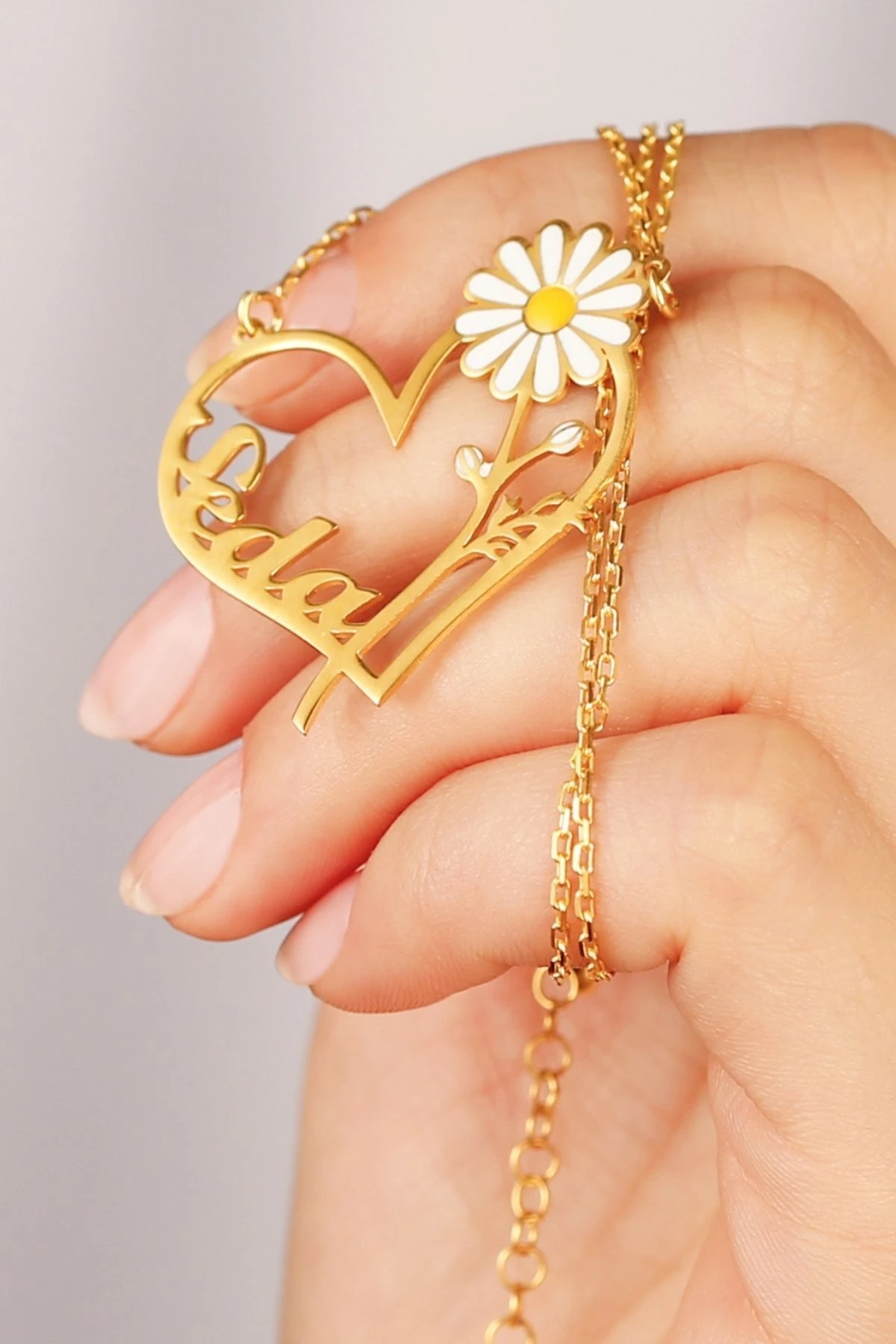 Gümüş Papatyalı Isimli Kalp Kolye