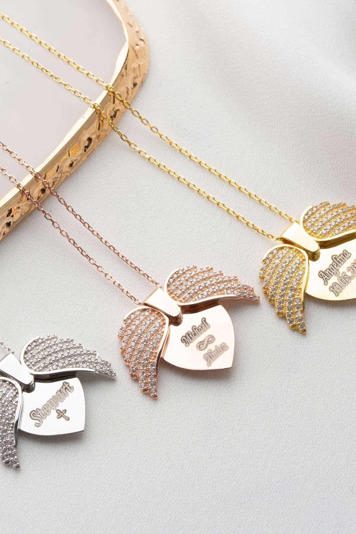 Gümüş Kişiye Özel Açılan Melek Kanatlı Kolye