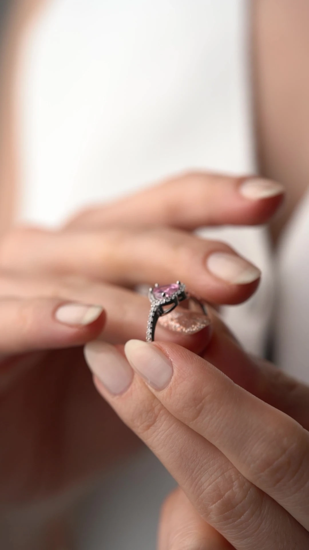 Gümüş Pembe Kalpli Yüzük