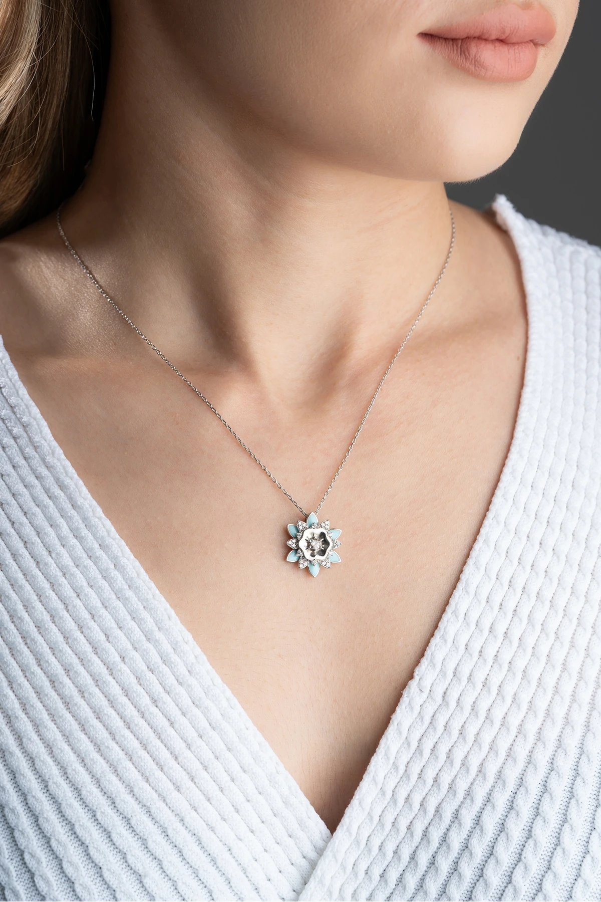 Gümüş Lotus Çiçeği Kolye