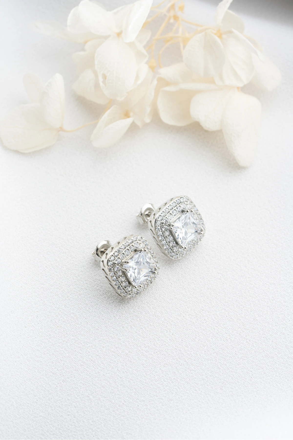 Gümüş Tektaş Çivili Küpe