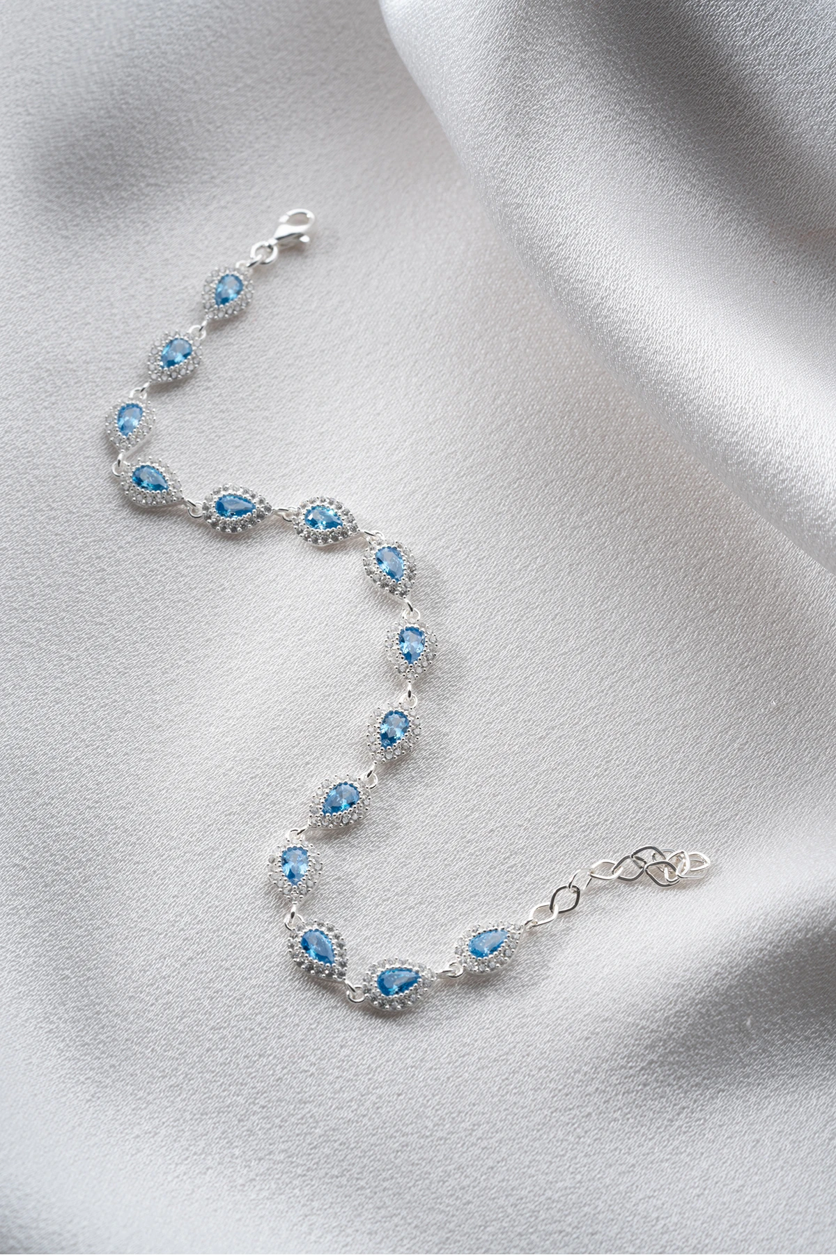 Gümüş Su Yolu Damla Aqua Taşlı Bileklik