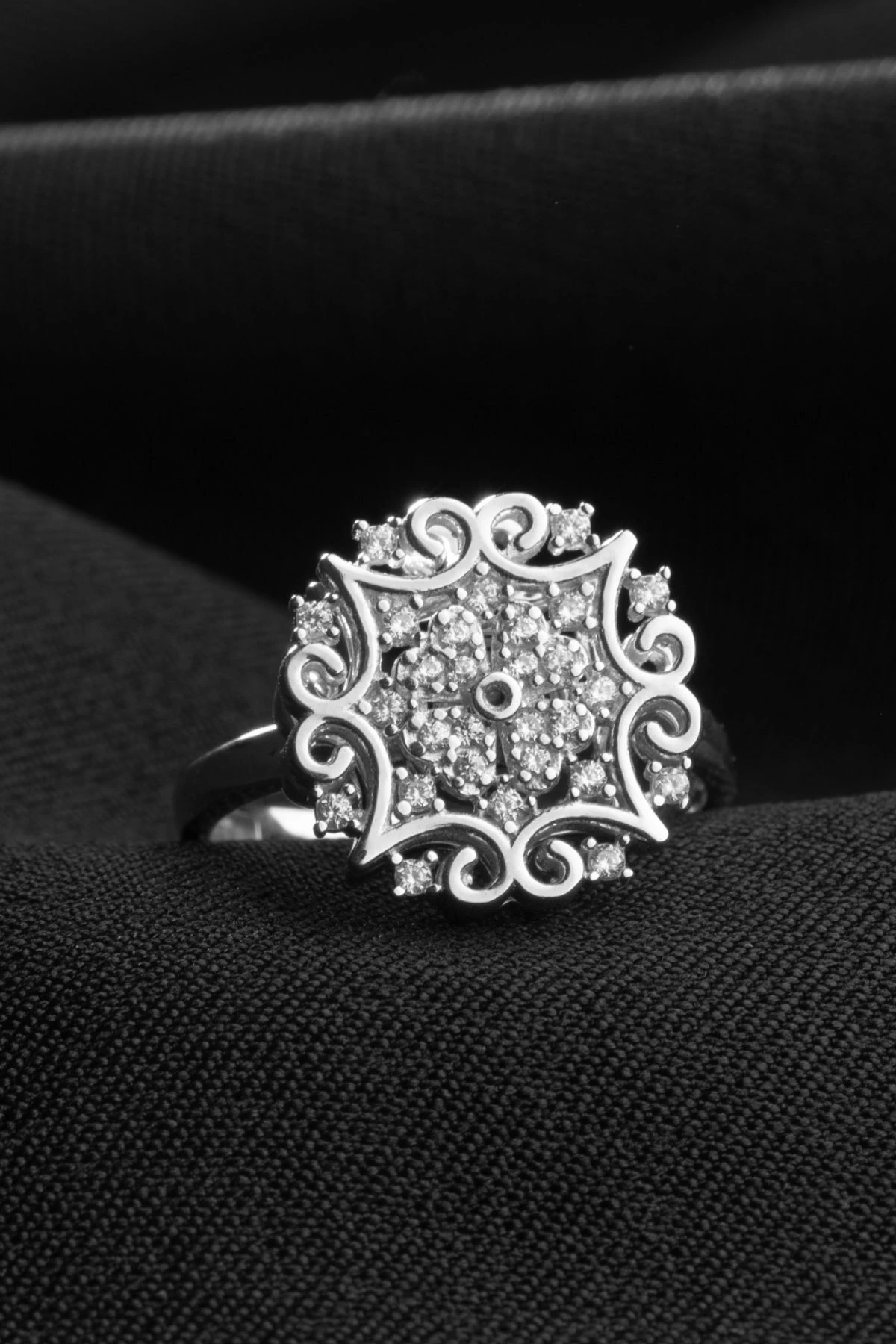 Dönen Çiçek Gümüş Yüzük