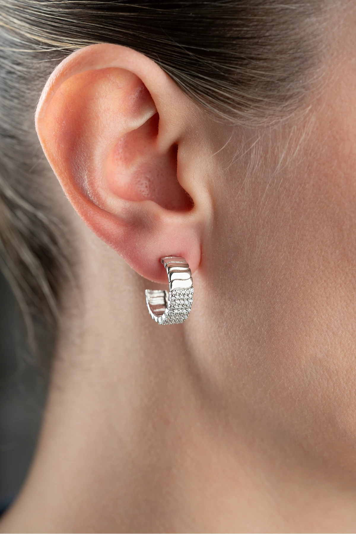 Gümüş Çivili Zirkon Taşlı Küpe