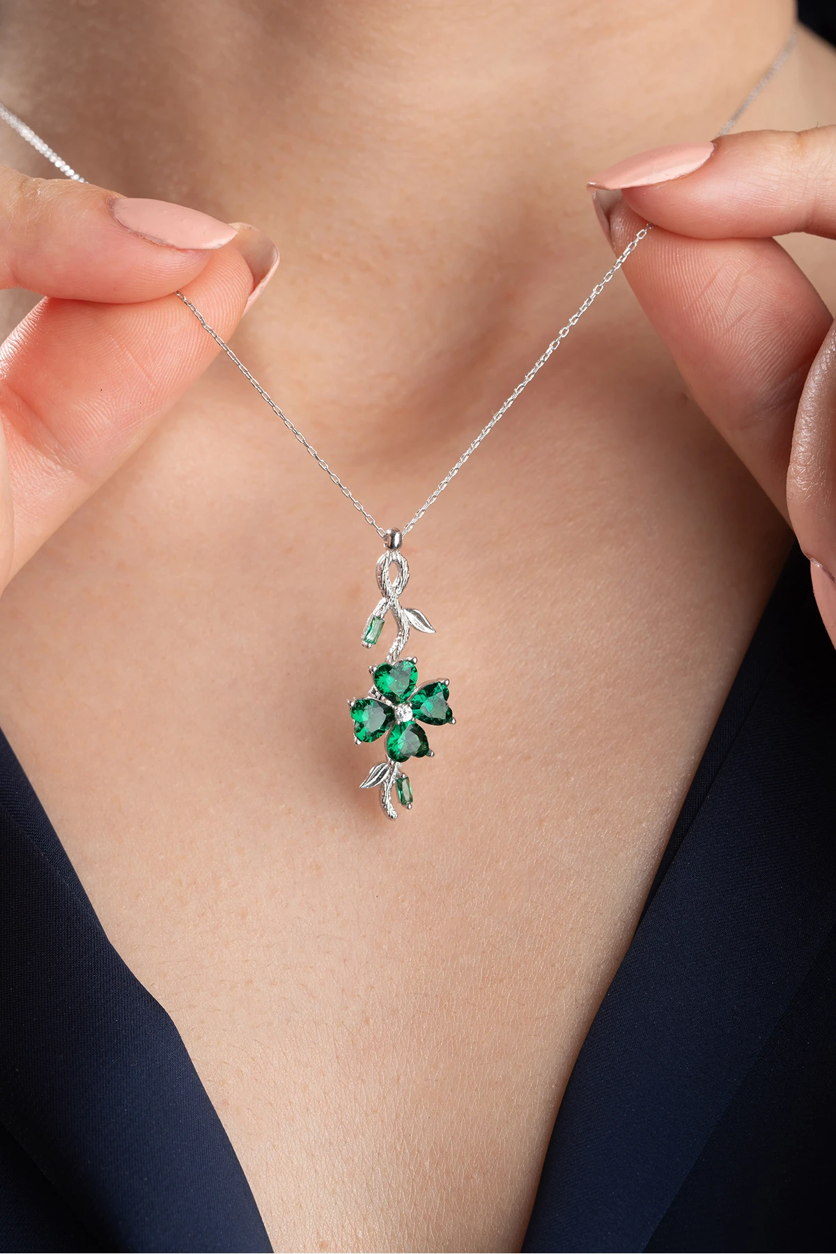 Gümüş Dönen Çiçek Kolye