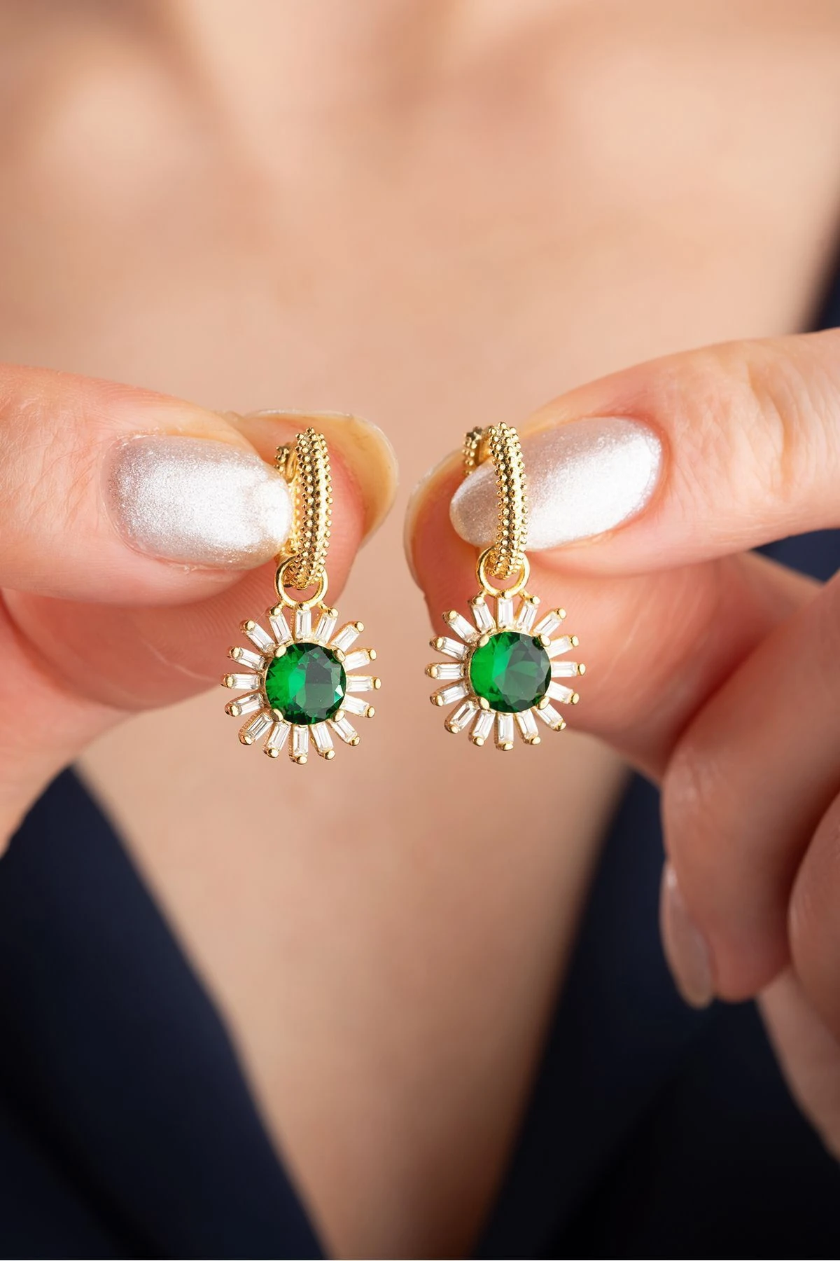 Gümüş Baget Model Zümrüt Yeşili Küpe