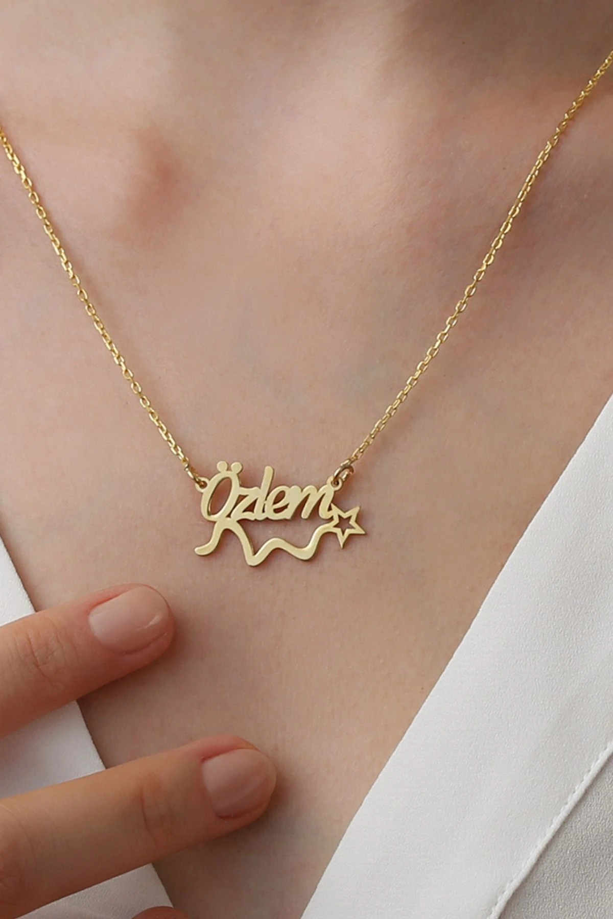 Gümüş Yıldızlı Isimli Kolye