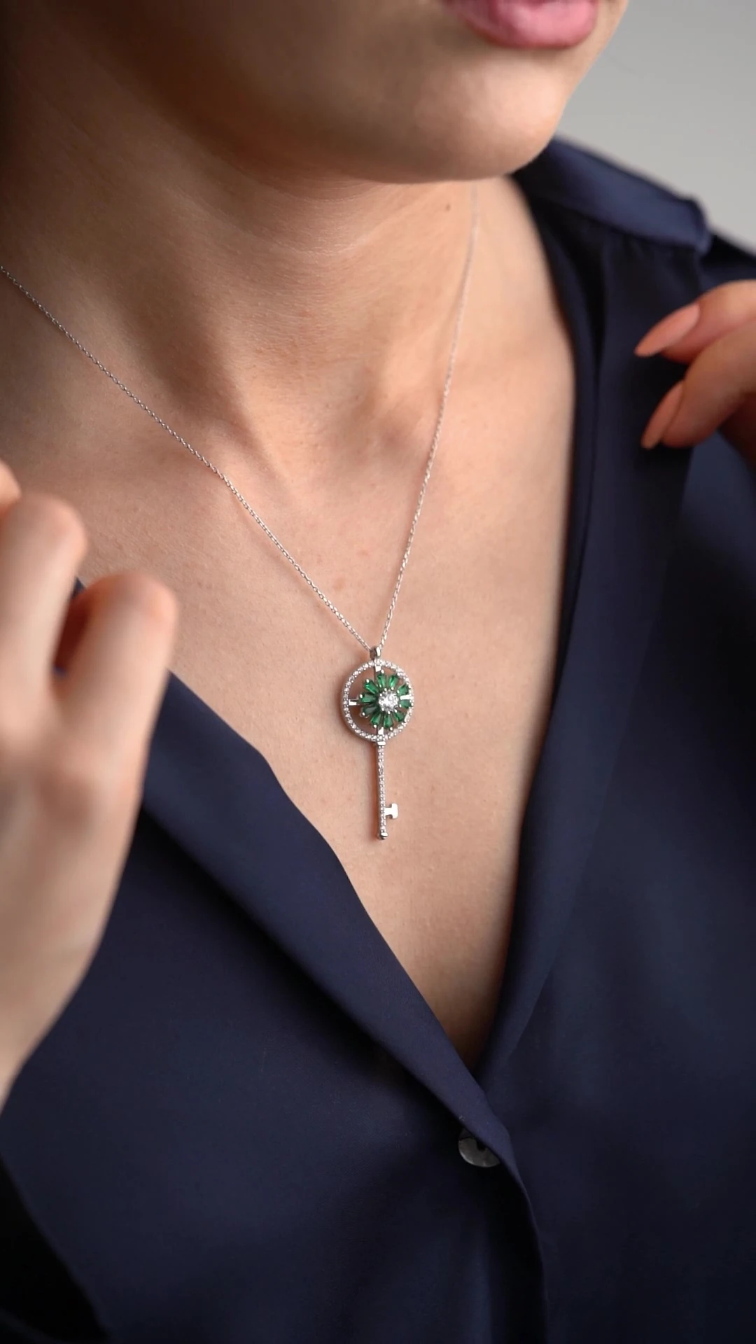 Gümüş Zirkon Taşlı Anahtar Kolye