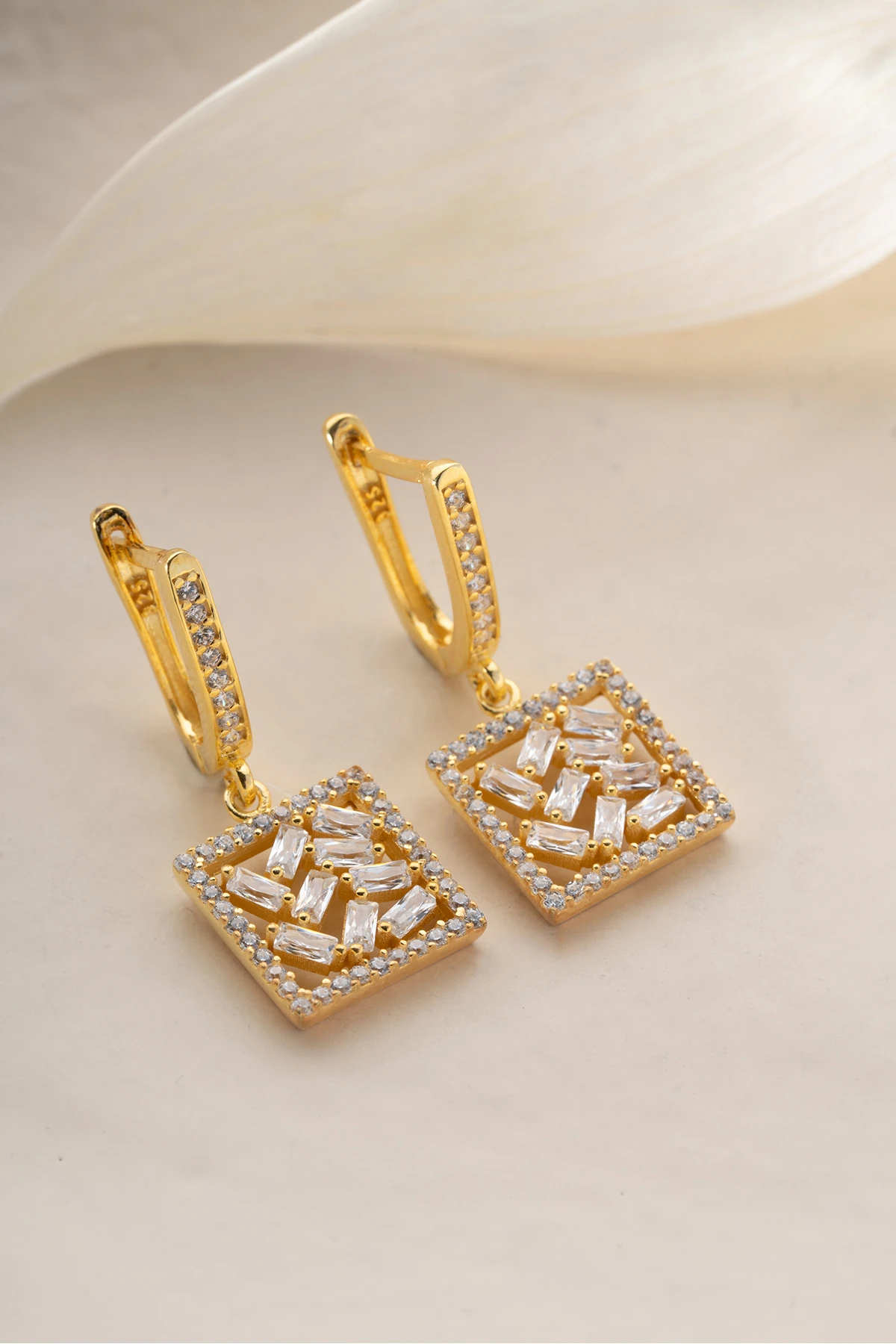 Gümüş Baget Taşlı Küpe