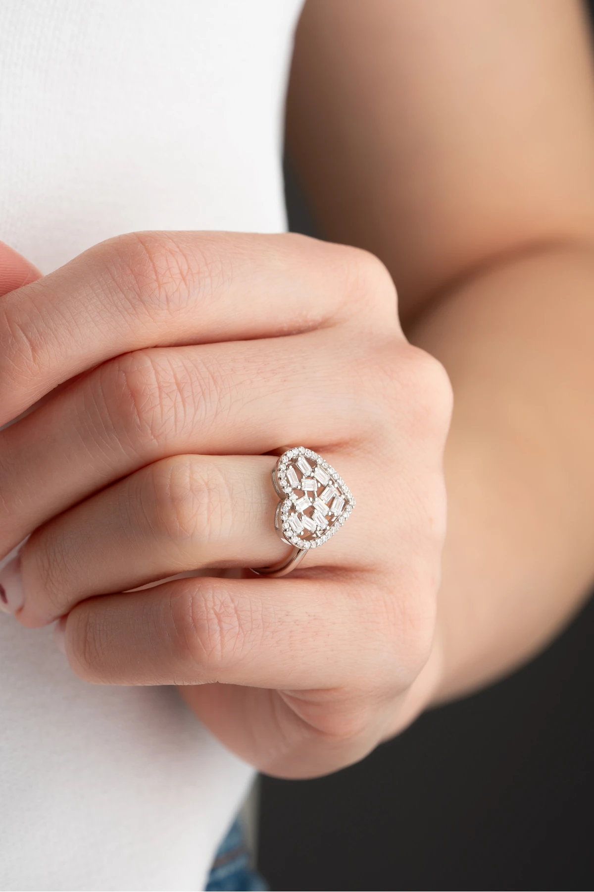 Gümüş Baget Taşlı Kalp Yüzük