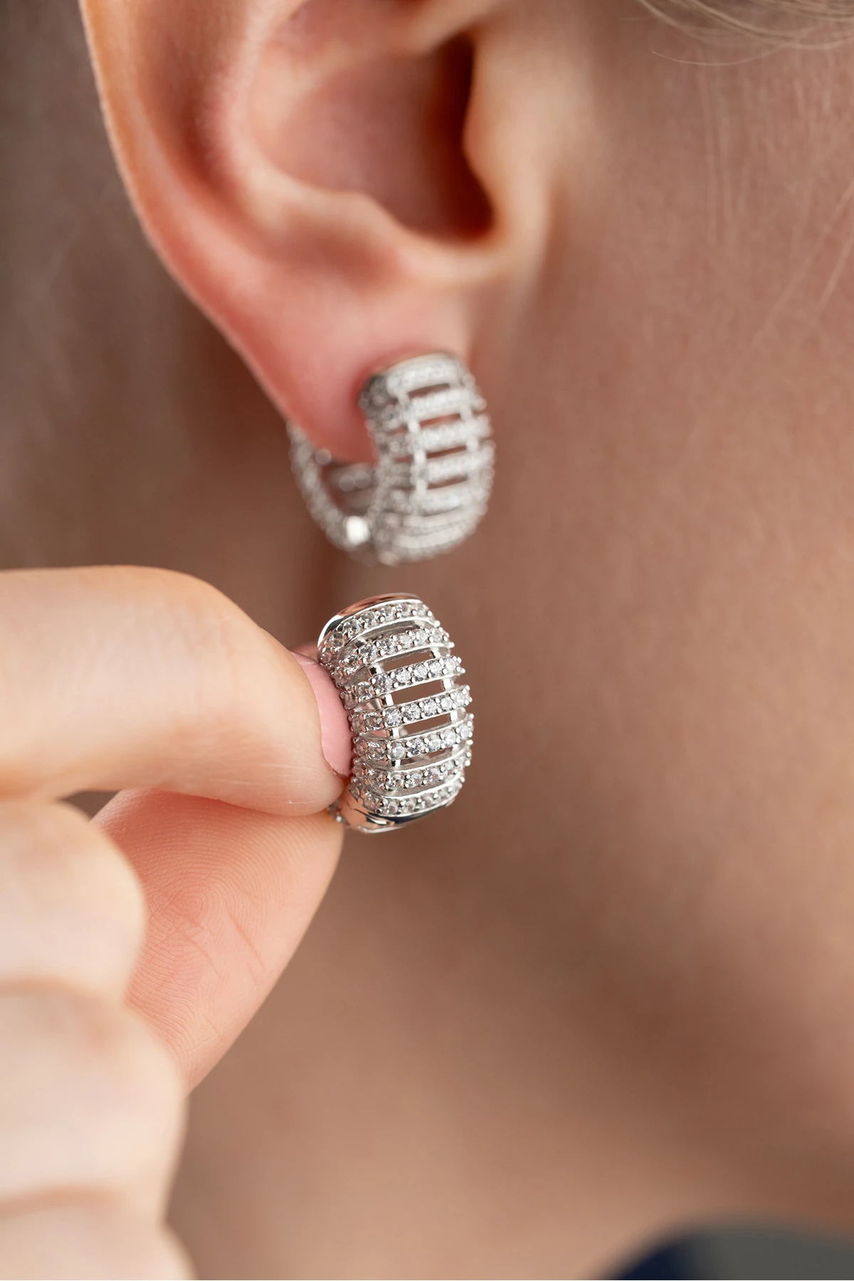 Gümüş Halka Taşlı Küpe