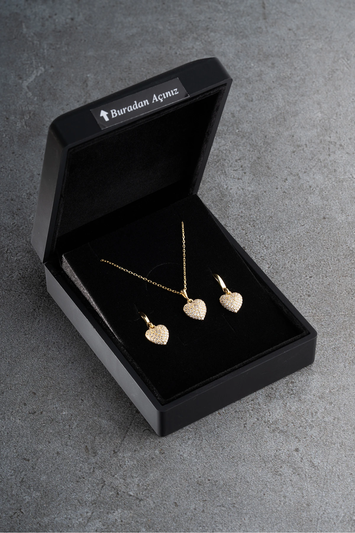Gümüş Işıklı Kutuda Kalpli Takı Seti
