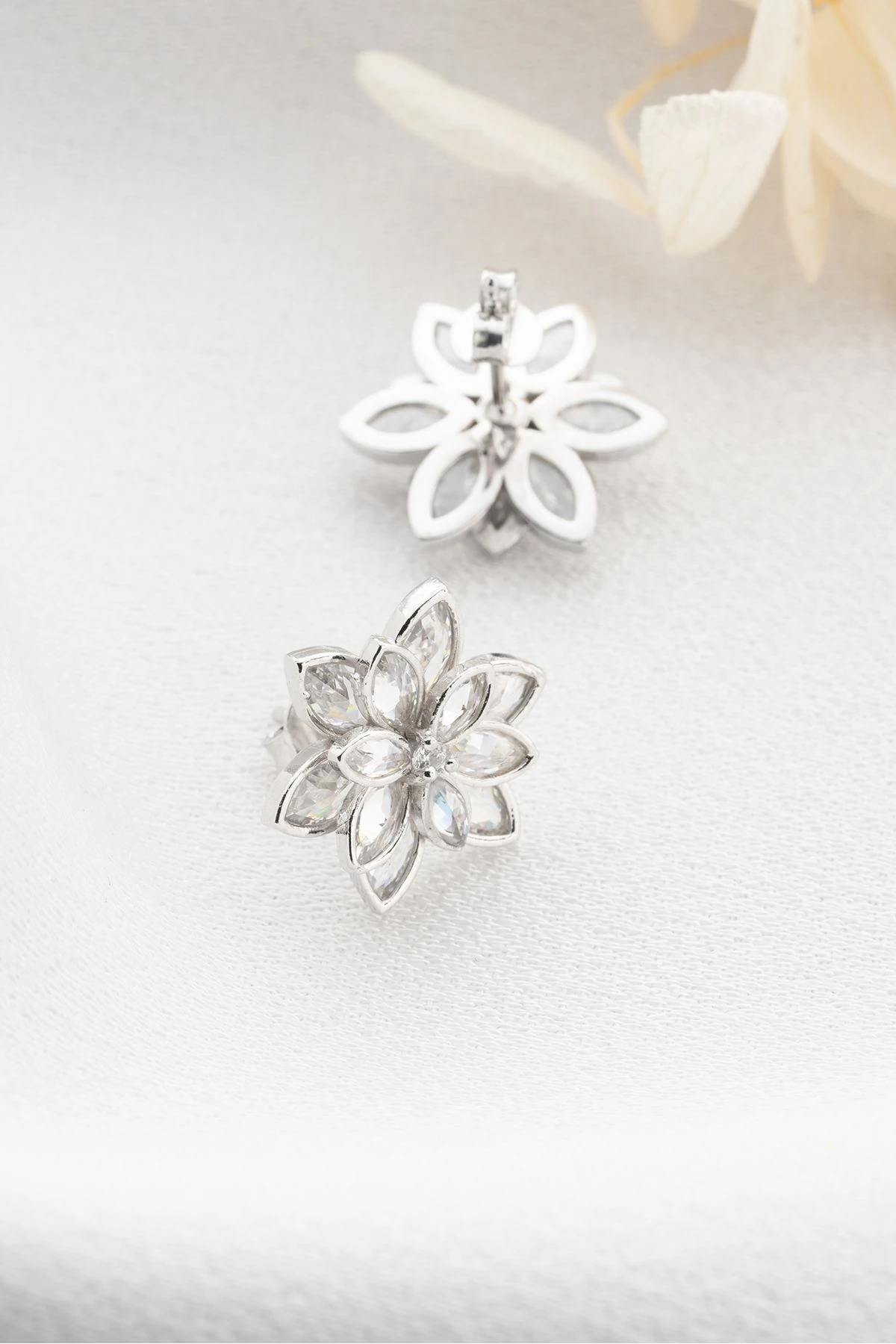 Gümüş Lotus Çiçeği Küpe