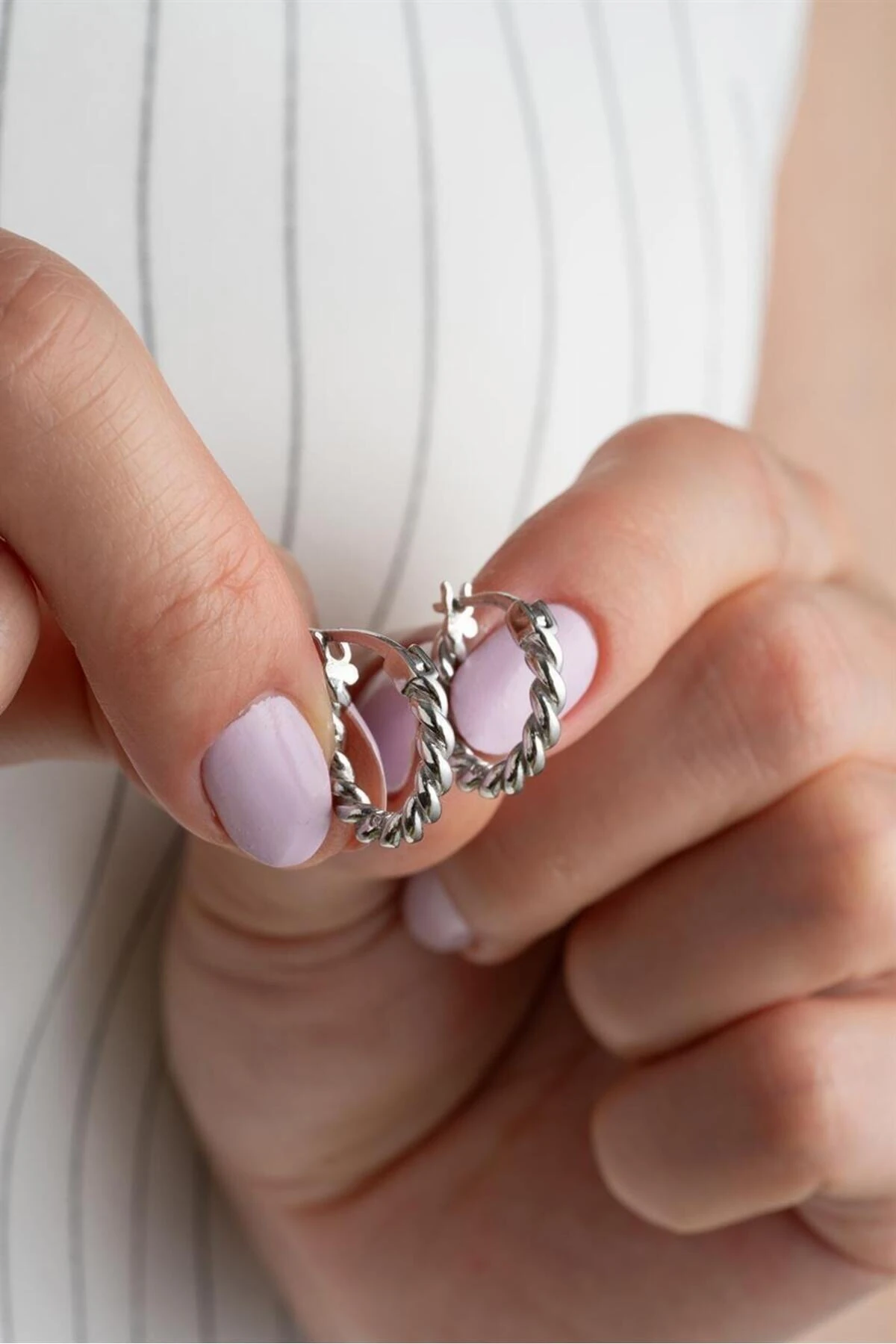 Rodyum Desenli Halka Gümüş Küpe