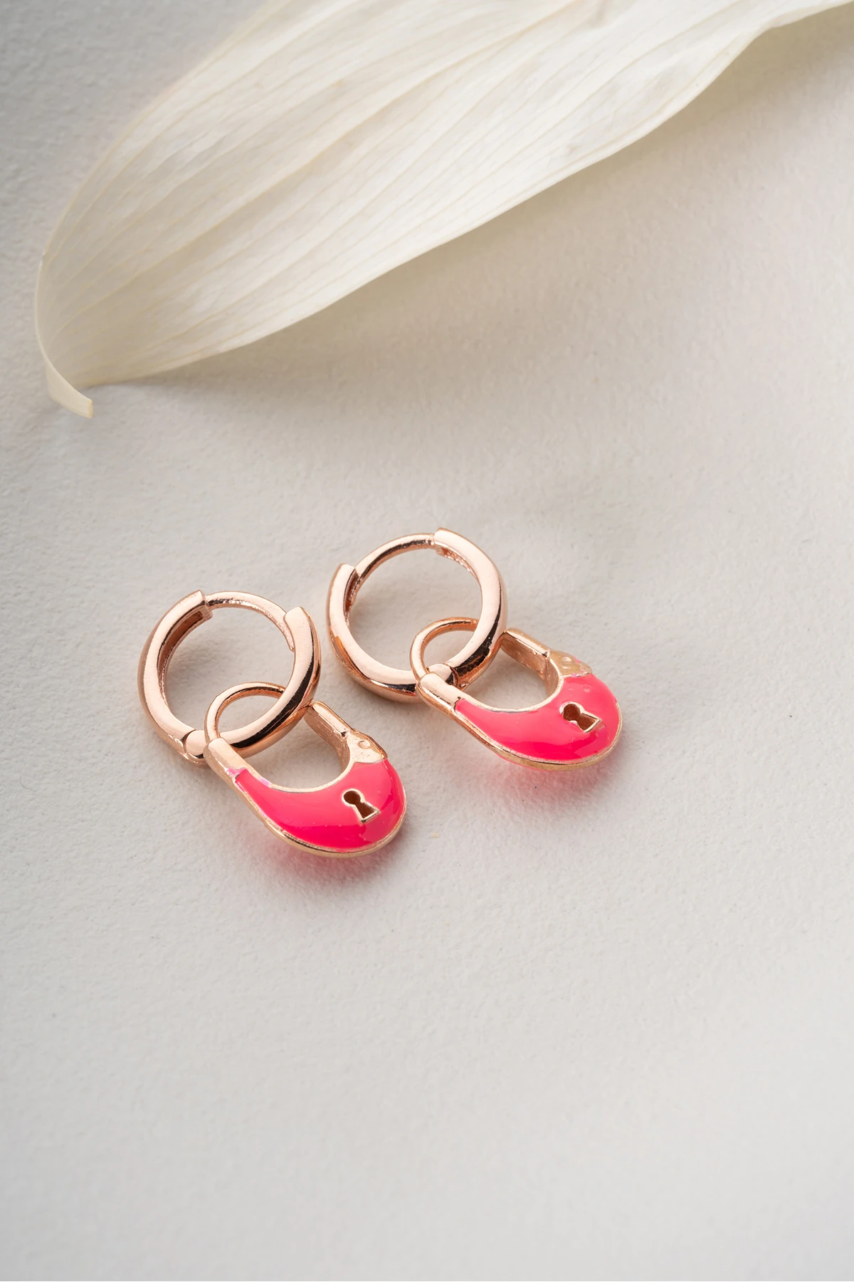 Gümüş Pembe Mineli Kilit Küpe