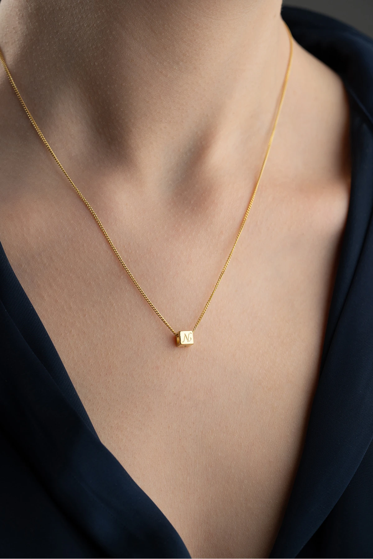 Gümüş Kişiye Özel Küp Harf Kolye