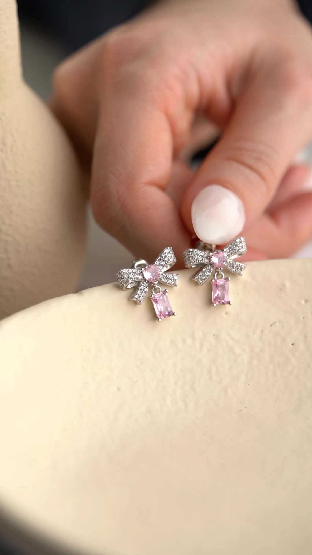 Gümüş Kalpli Papyonlu Küpe