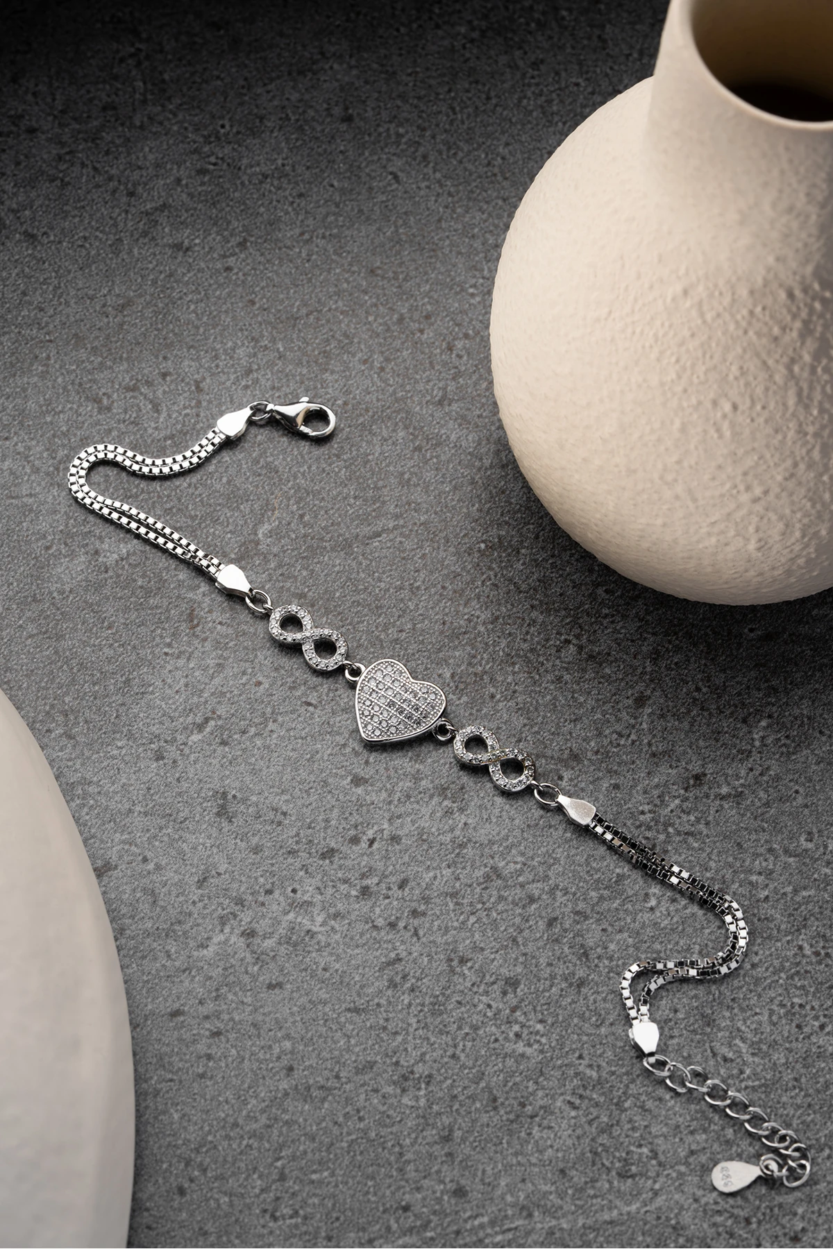 Gümüş Kalpli Model Bileklik