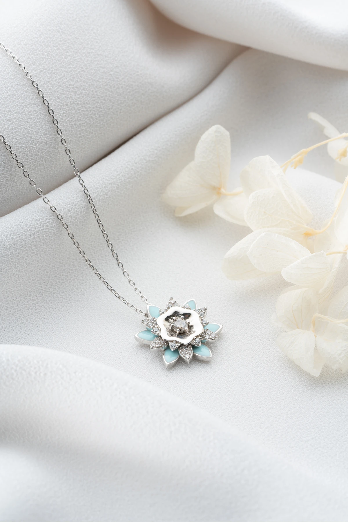 Gümüş Lotus Çiçeği Kolye