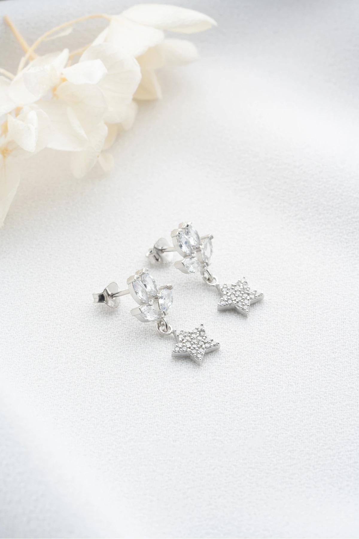 Gümüş Sallantılı Yıldız Küpe