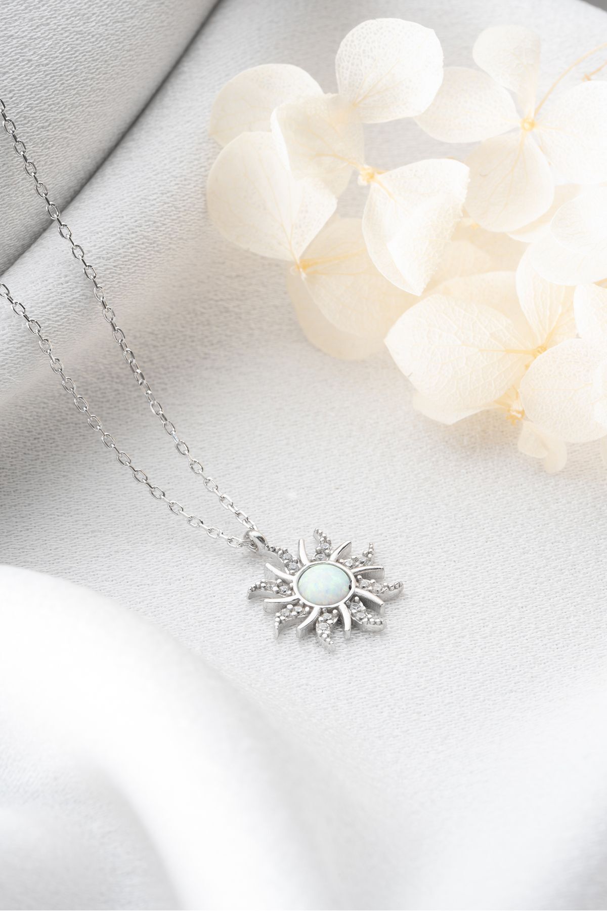 Opal Taşlı Güneş Gümüş Kolye