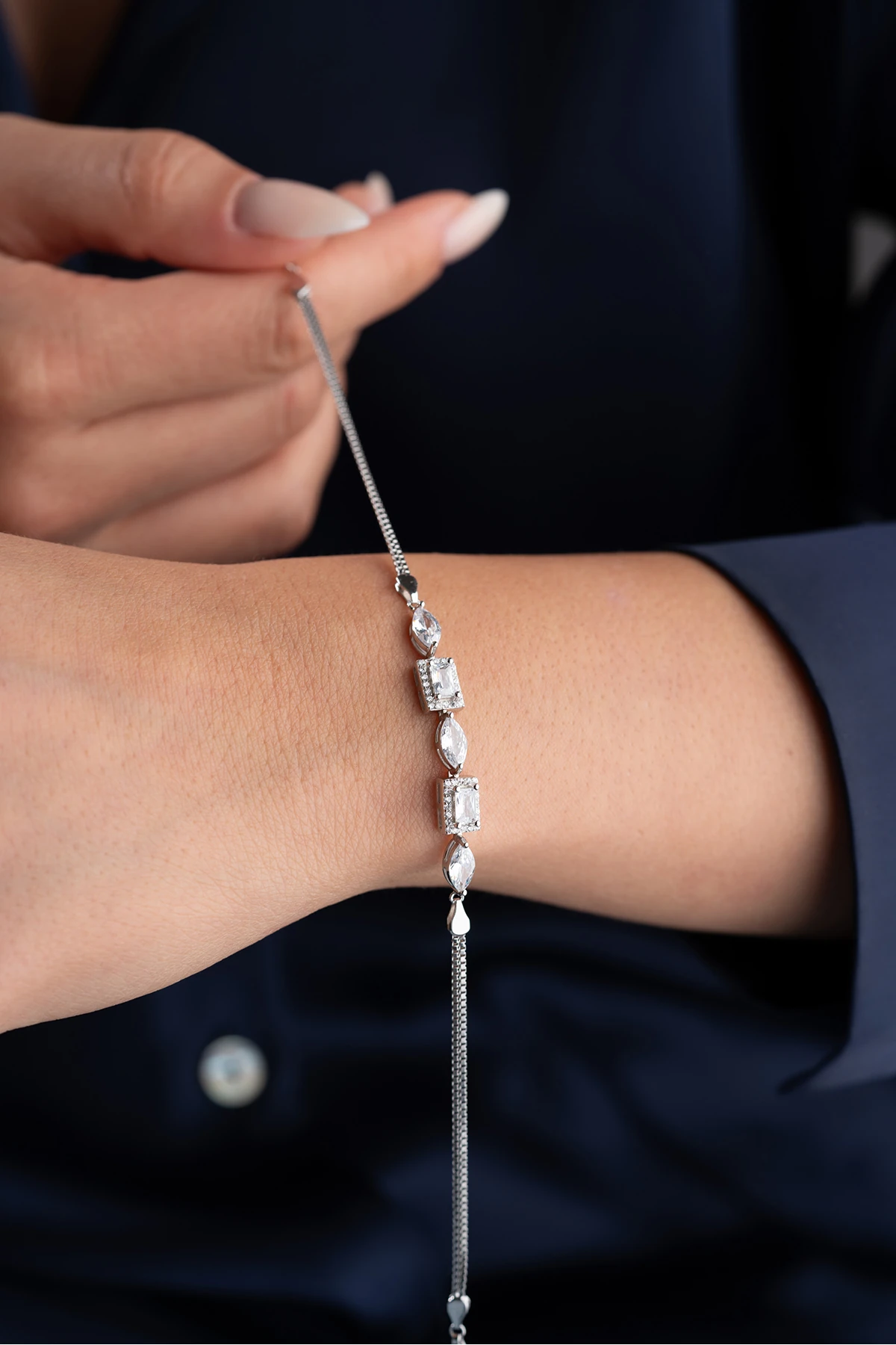 Gümüş Damla Baget Taşlı Trend  Bileklik